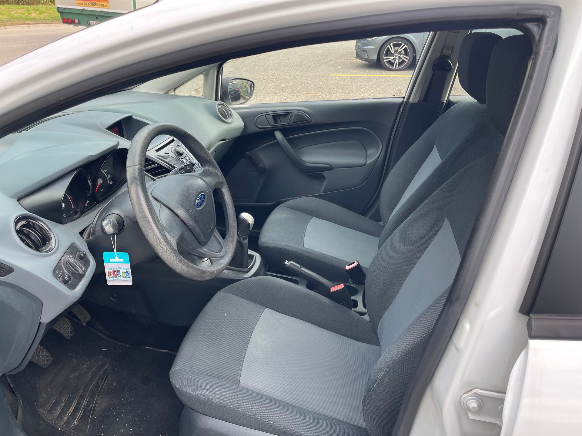 FORD Fiesta 1.25 16V Ambiente-image-7