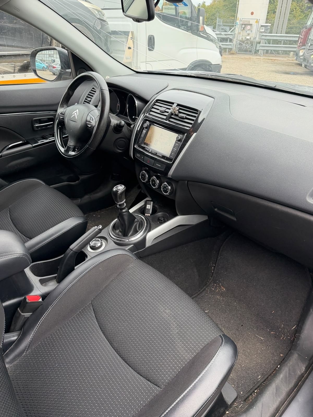 CITROEN C4 Aircross 1.6 HDi Collection 4WD-image-9