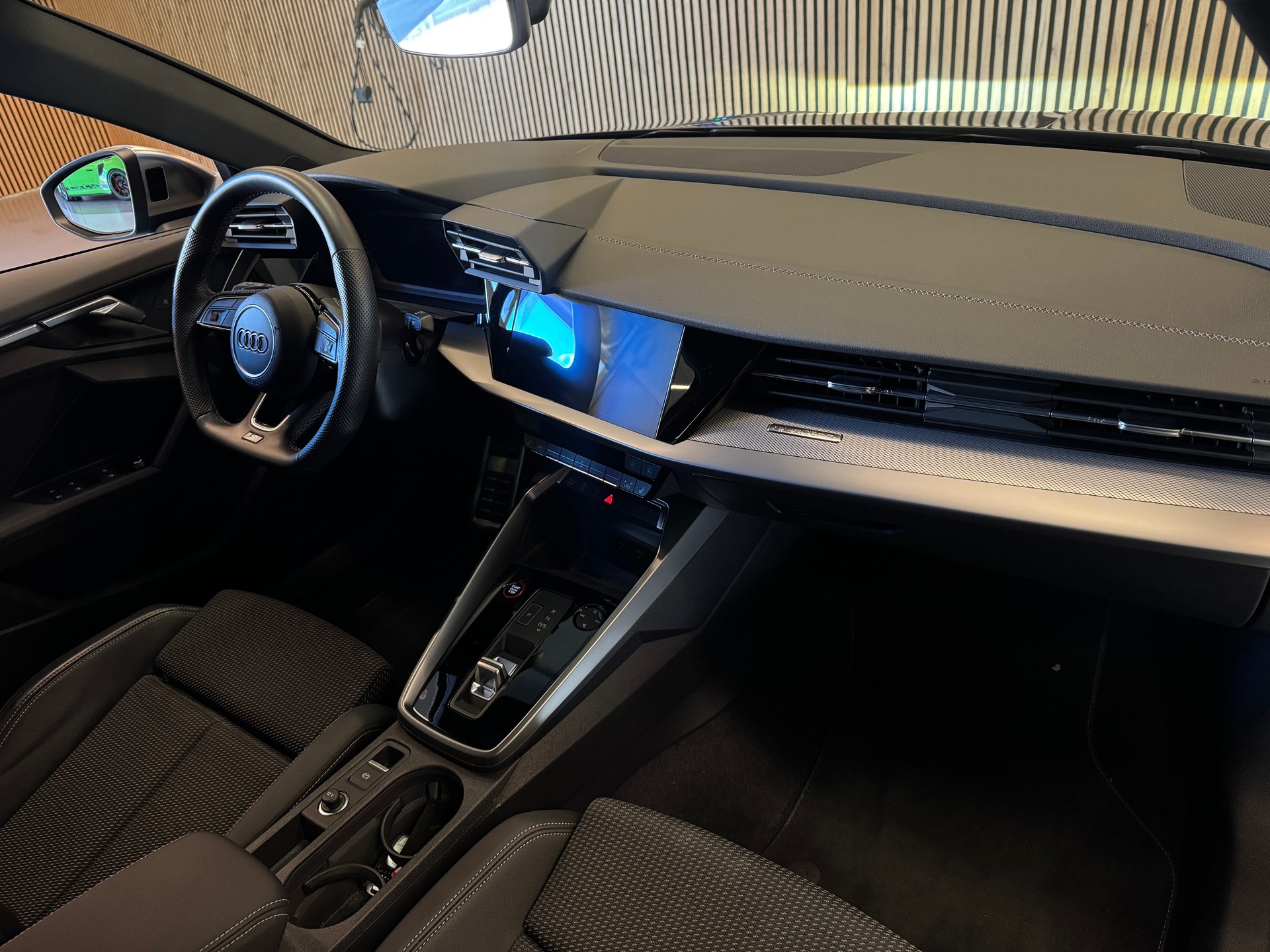 AUDI S3 Limousine 2.0 TFSI quattro S-Tronic-image-12