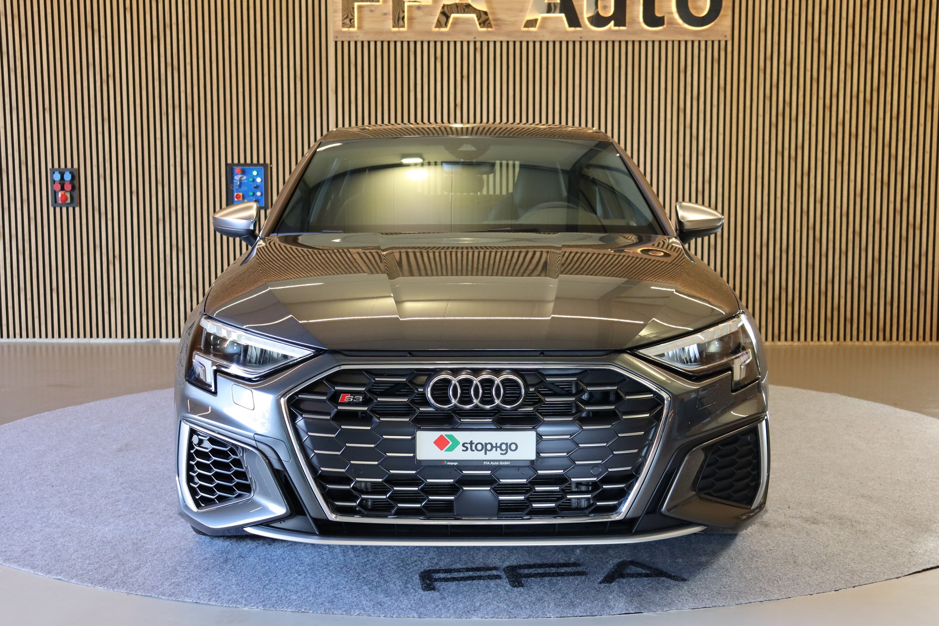 AUDI S3 Limousine 2.0 TFSI quattro S-Tronic-image-3