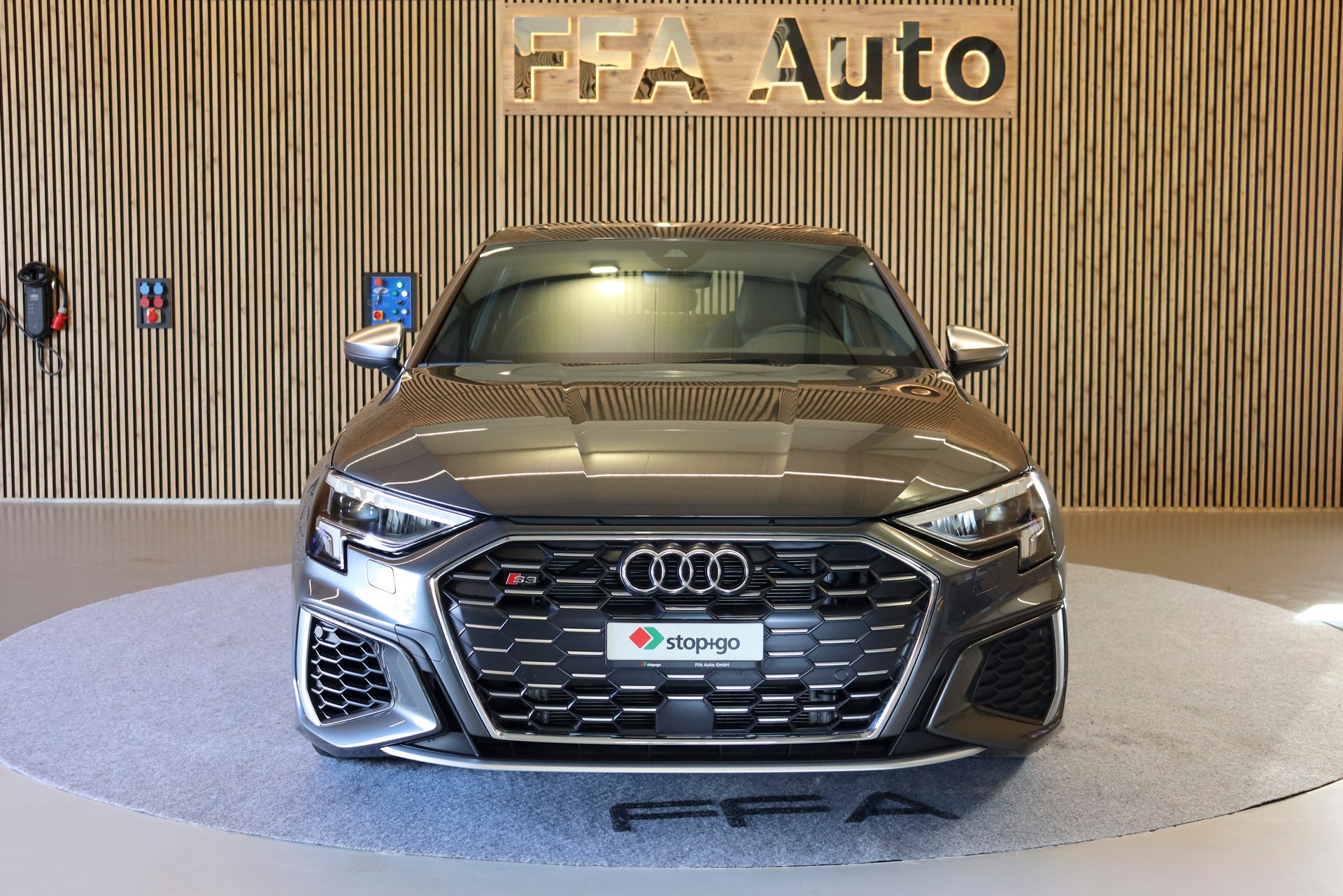 AUDI S3 Limousine 2.0 TFSI quattro S-Tronic-image-2