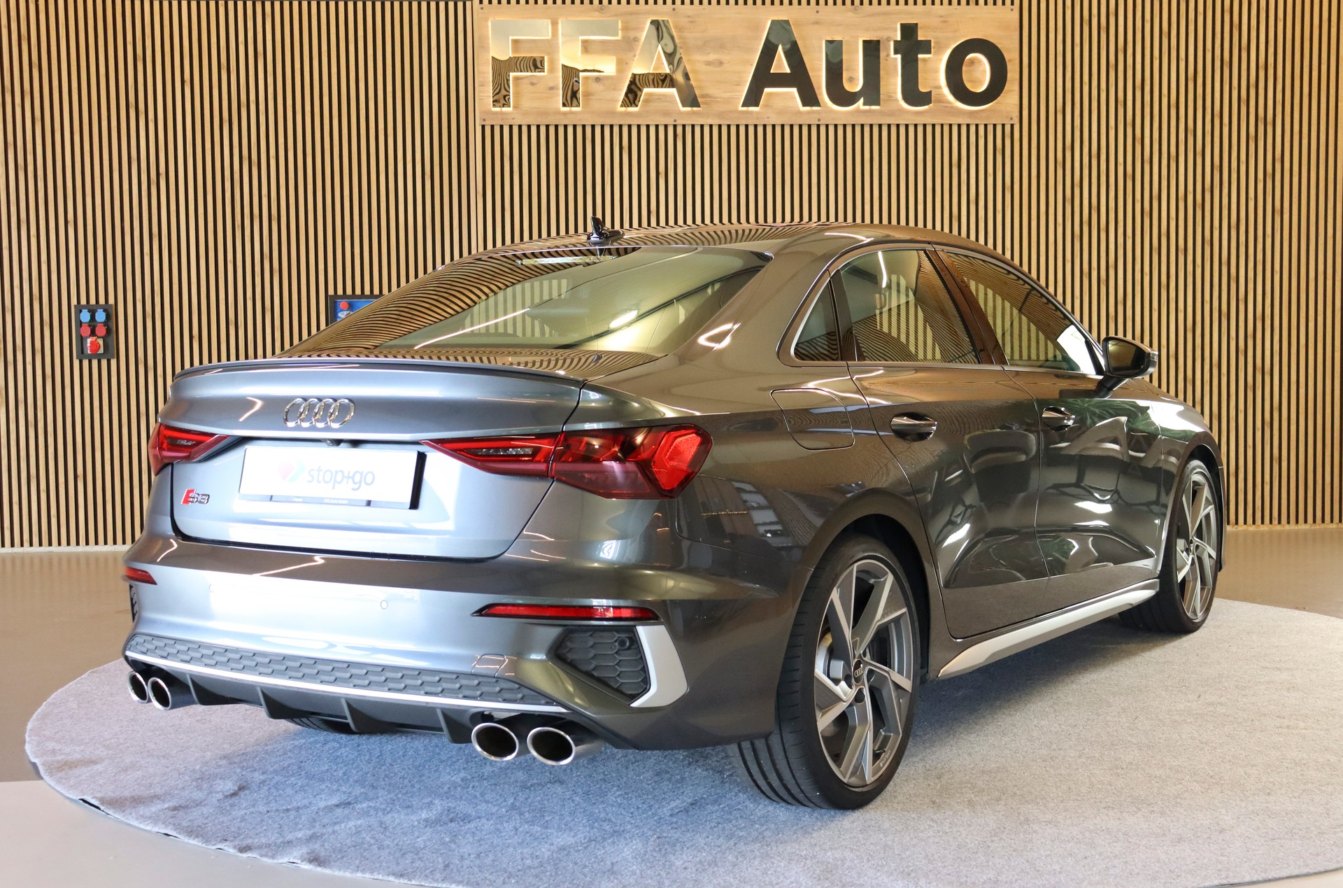 AUDI S3 Limousine 2.0 TFSI quattro S-Tronic-image-7