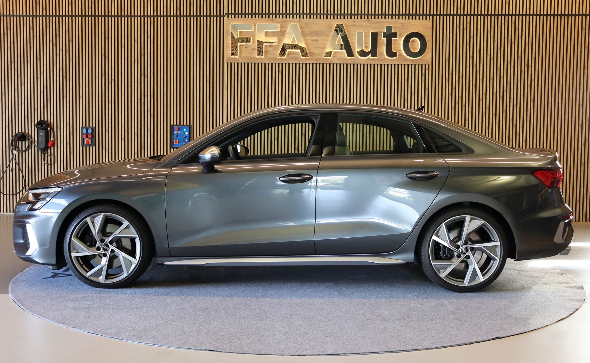 AUDI S3 Limousine 2.0 TFSI quattro S-Tronic-image-10