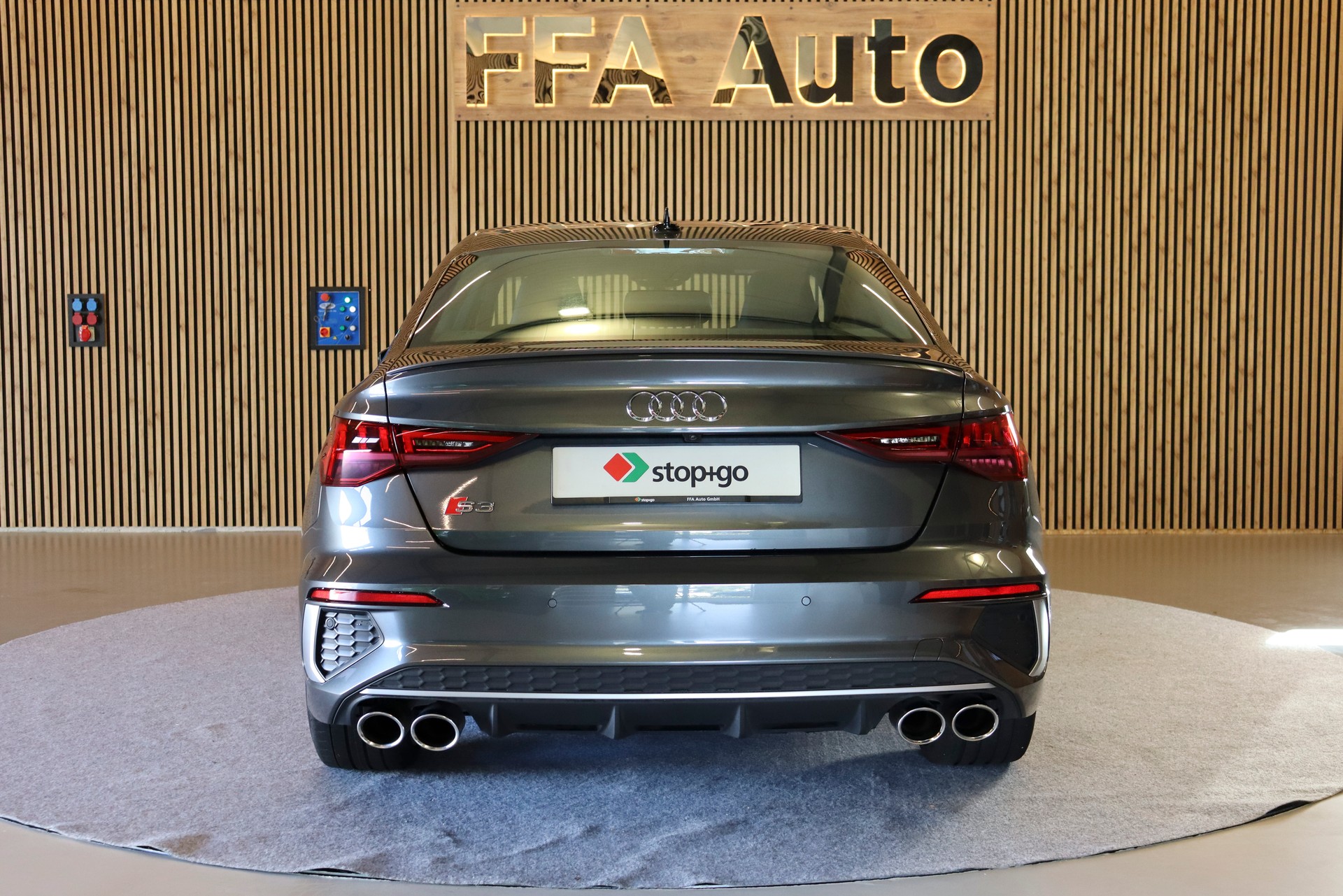 AUDI S3 Limousine 2.0 TFSI quattro S-Tronic-image-8