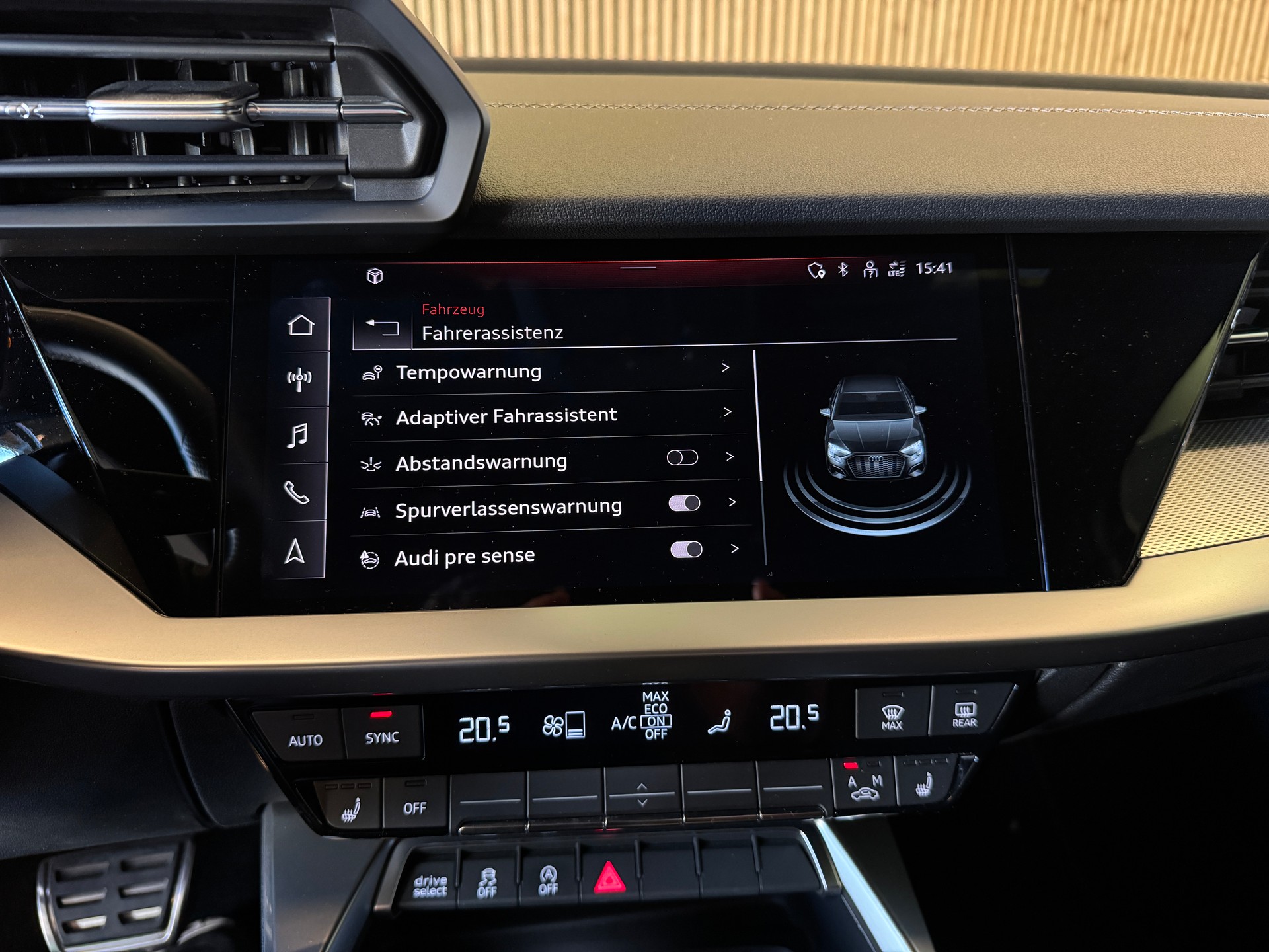 AUDI S3 Limousine 2.0 TFSI quattro S-Tronic-image-14