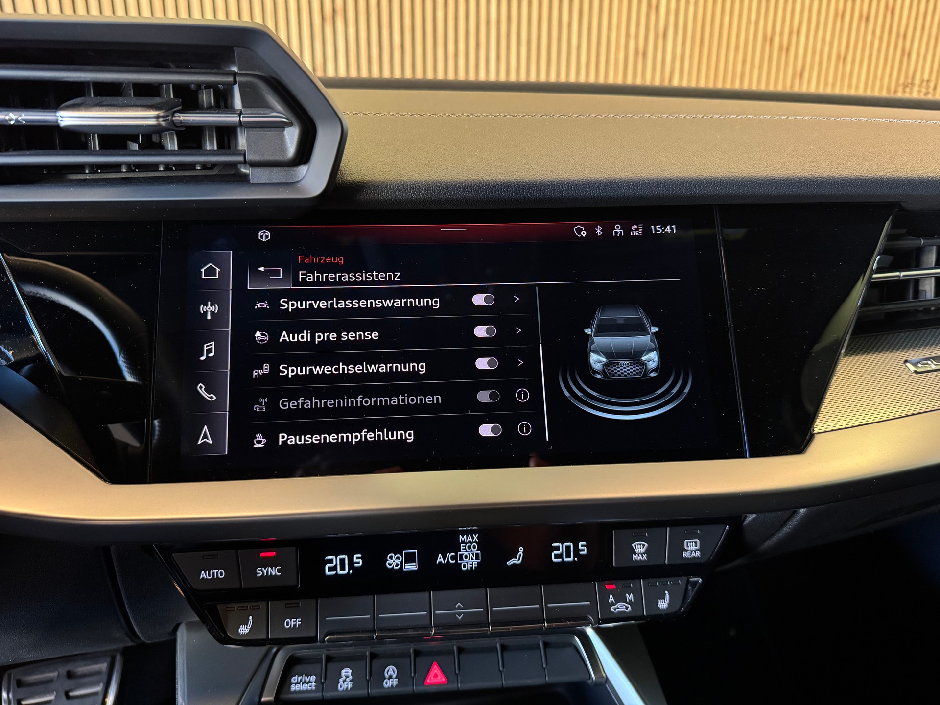 AUDI S3 Limousine 2.0 TFSI quattro S-Tronic-image-13