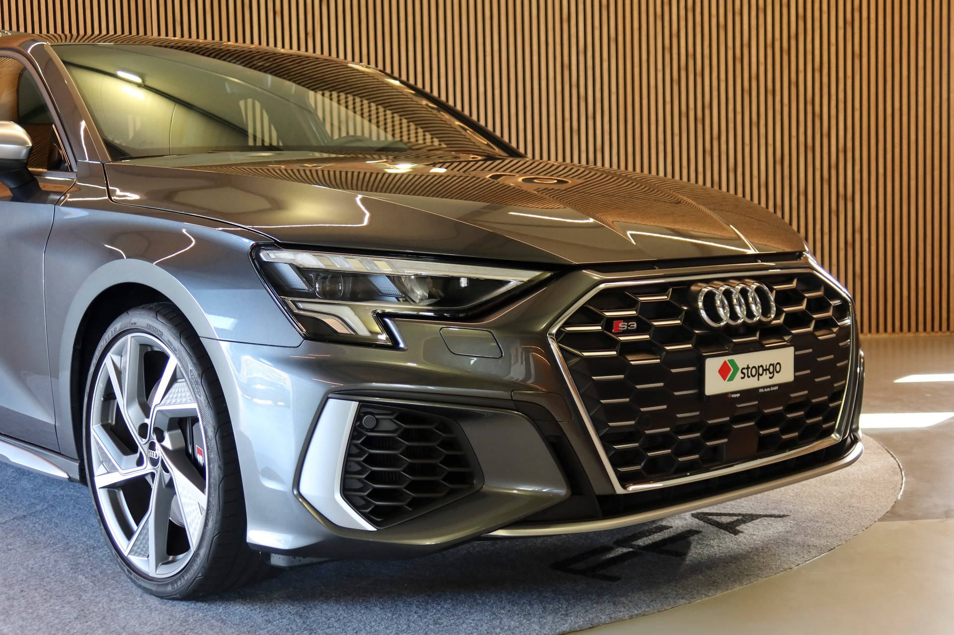 AUDI S3 Limousine 2.0 TFSI quattro S-Tronic-image-5