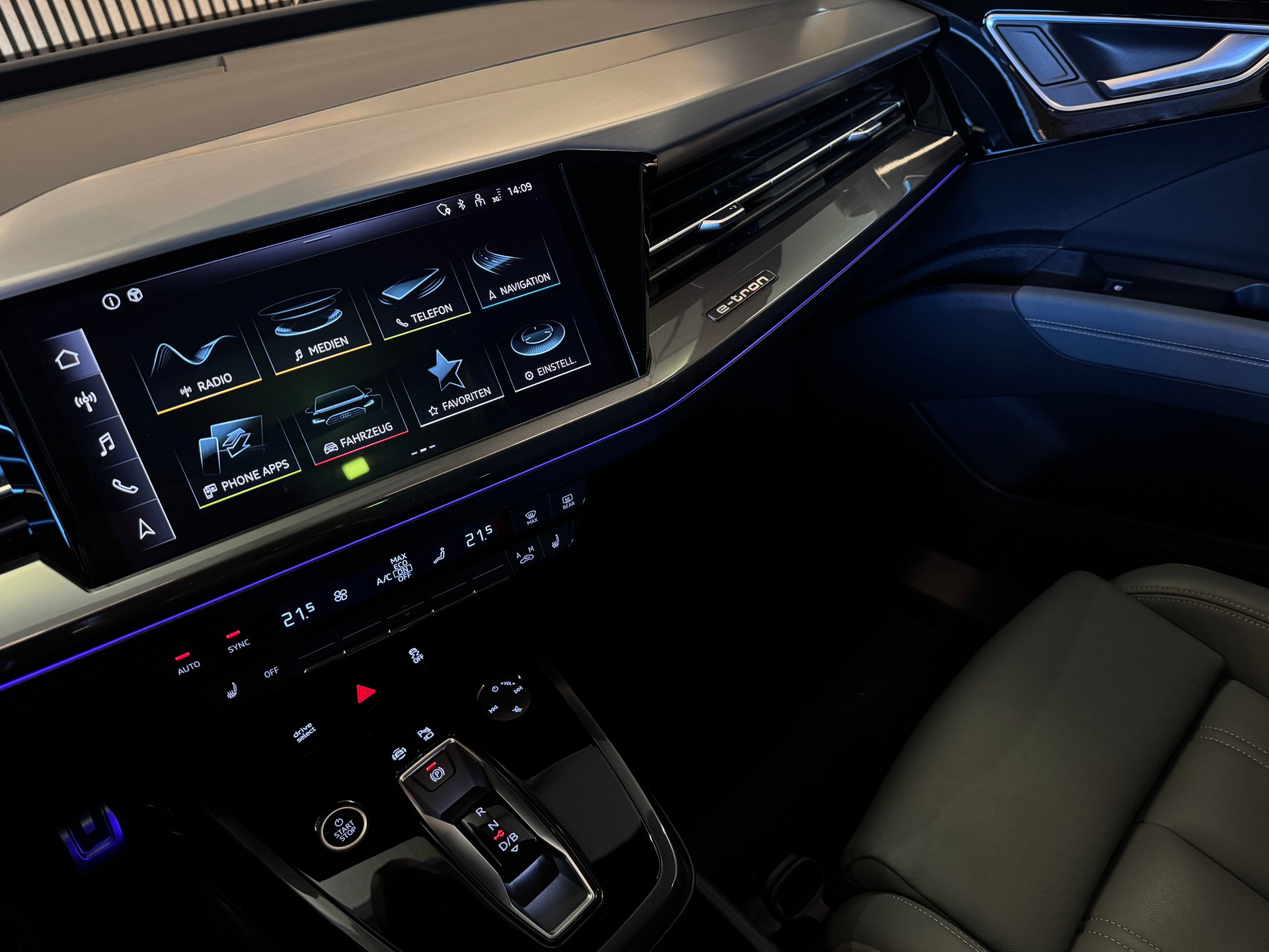 AUDI S3 Limousine 2.0 TFSI quattro S-Tronic-image-15