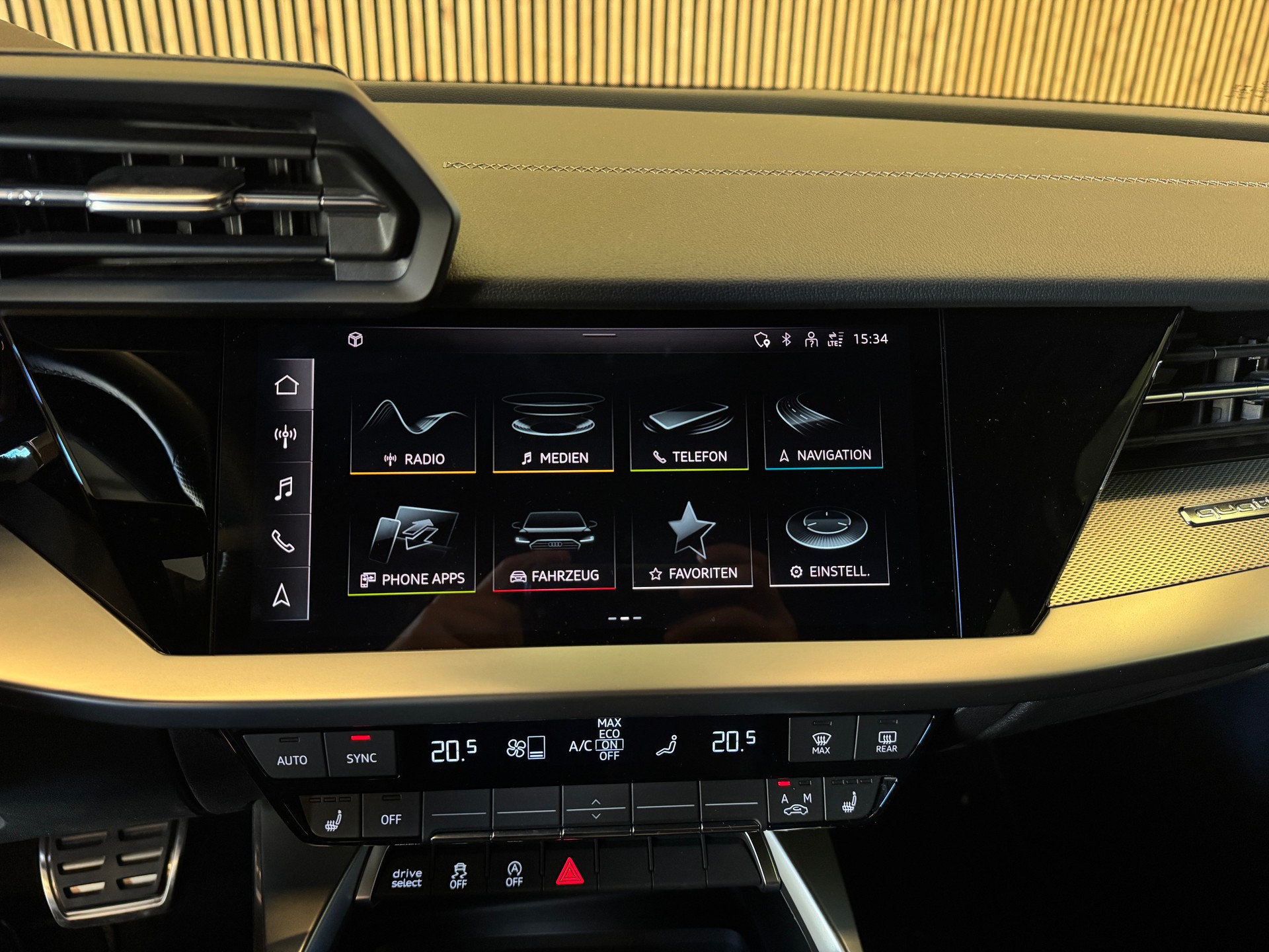 AUDI S3 Limousine 2.0 TFSI quattro S-Tronic-image-19