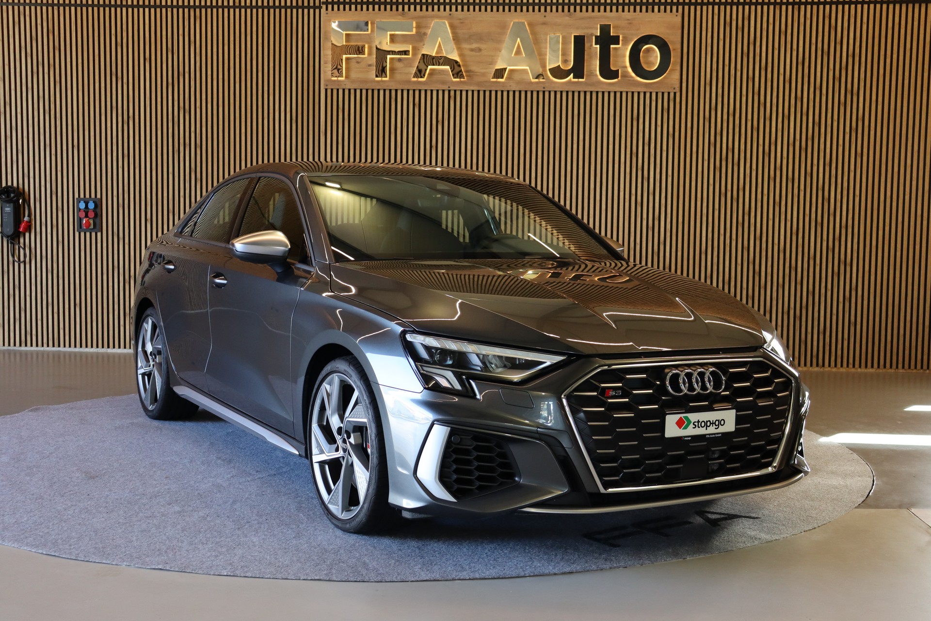 AUDI S3 Limousine 2.0 TFSI quattro S-Tronic-image-4