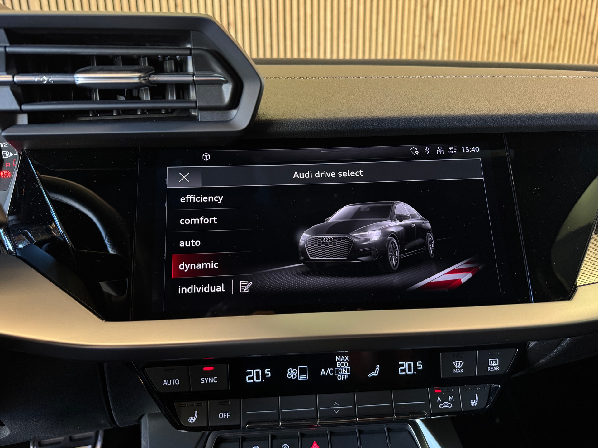 AUDI S3 Limousine 2.0 TFSI quattro S-Tronic-image-17