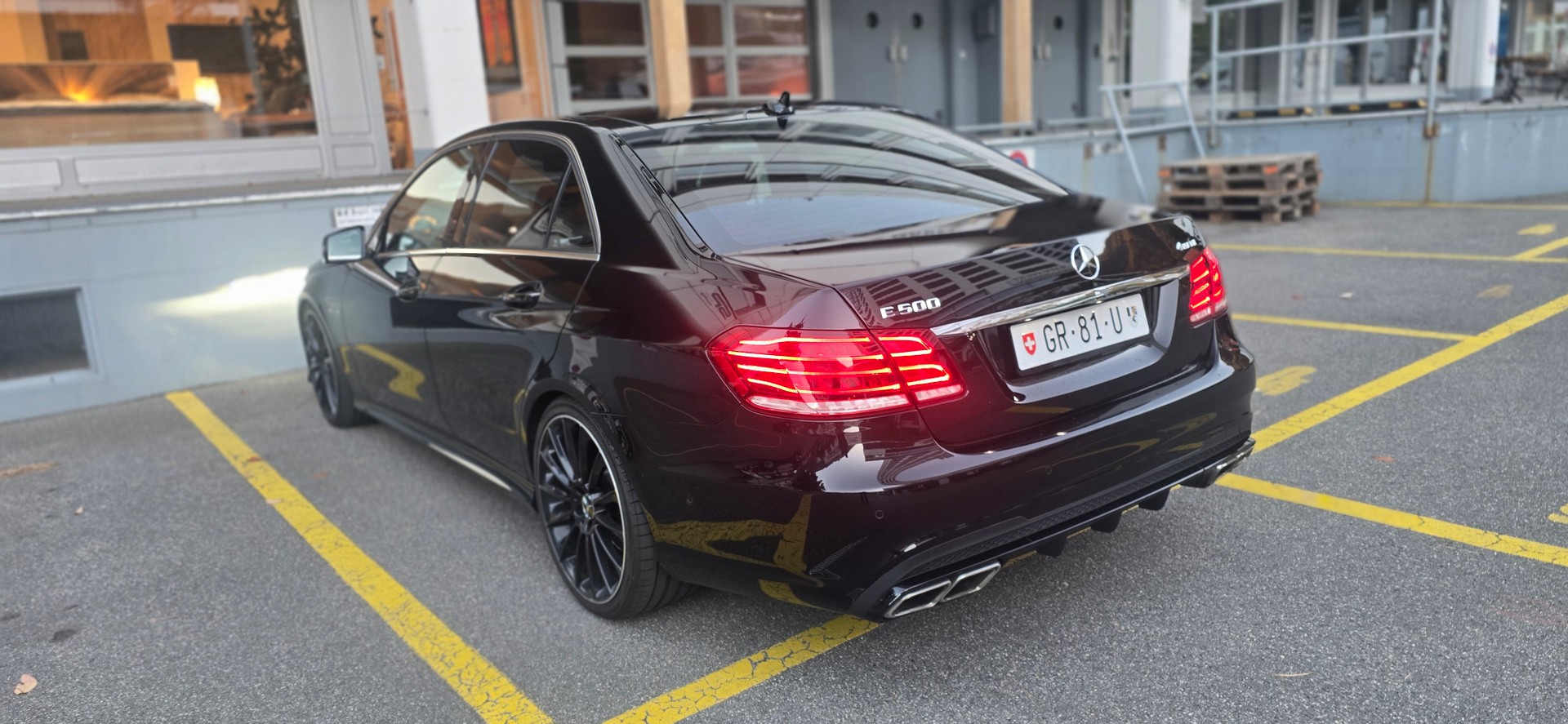 MERCEDES-BENZ E 500 Avantgarde 4Matic 7G-Tronic-image-3