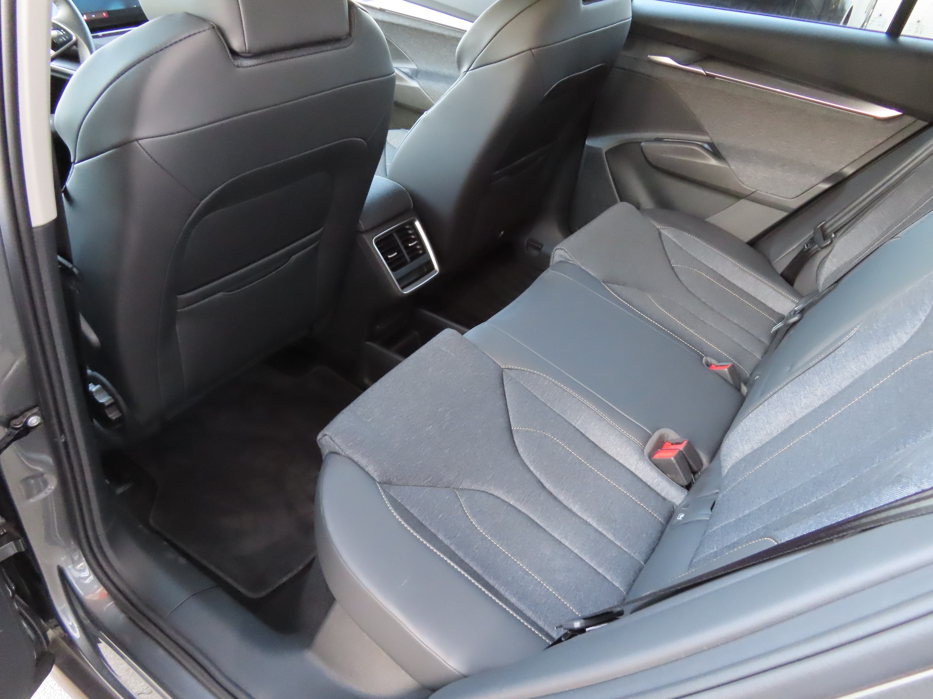 SKODA Elroq 85-image-11
