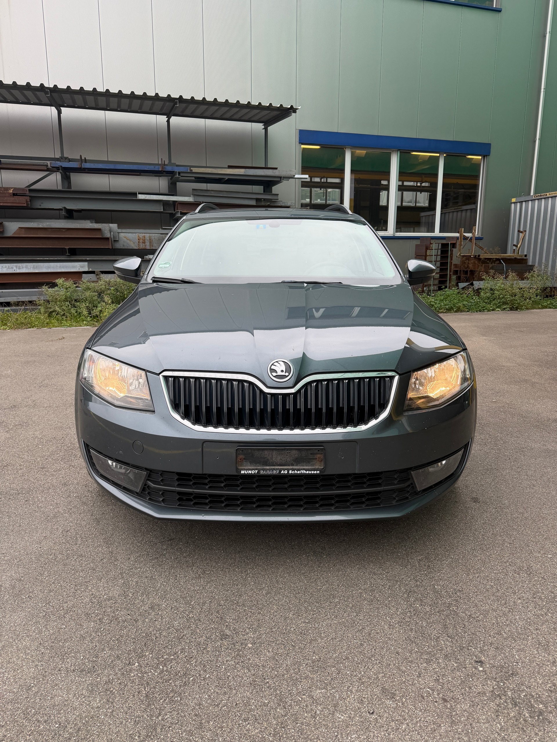 SKODA Octavia Combi 1.4 TSI Ambition-image-1