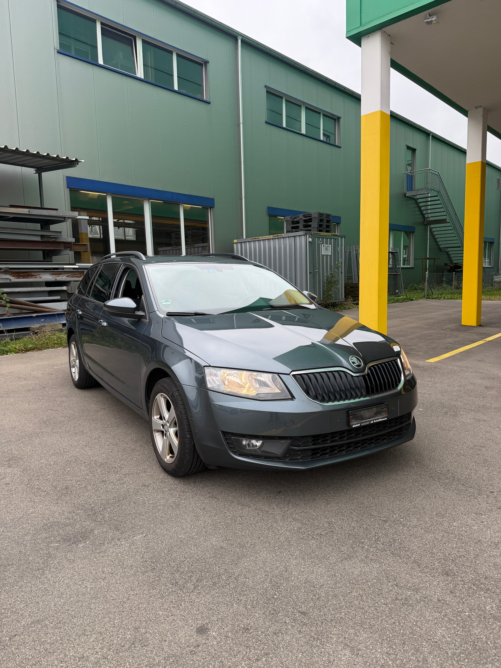 SKODA Octavia Combi 1.4 TSI Ambition-image-0