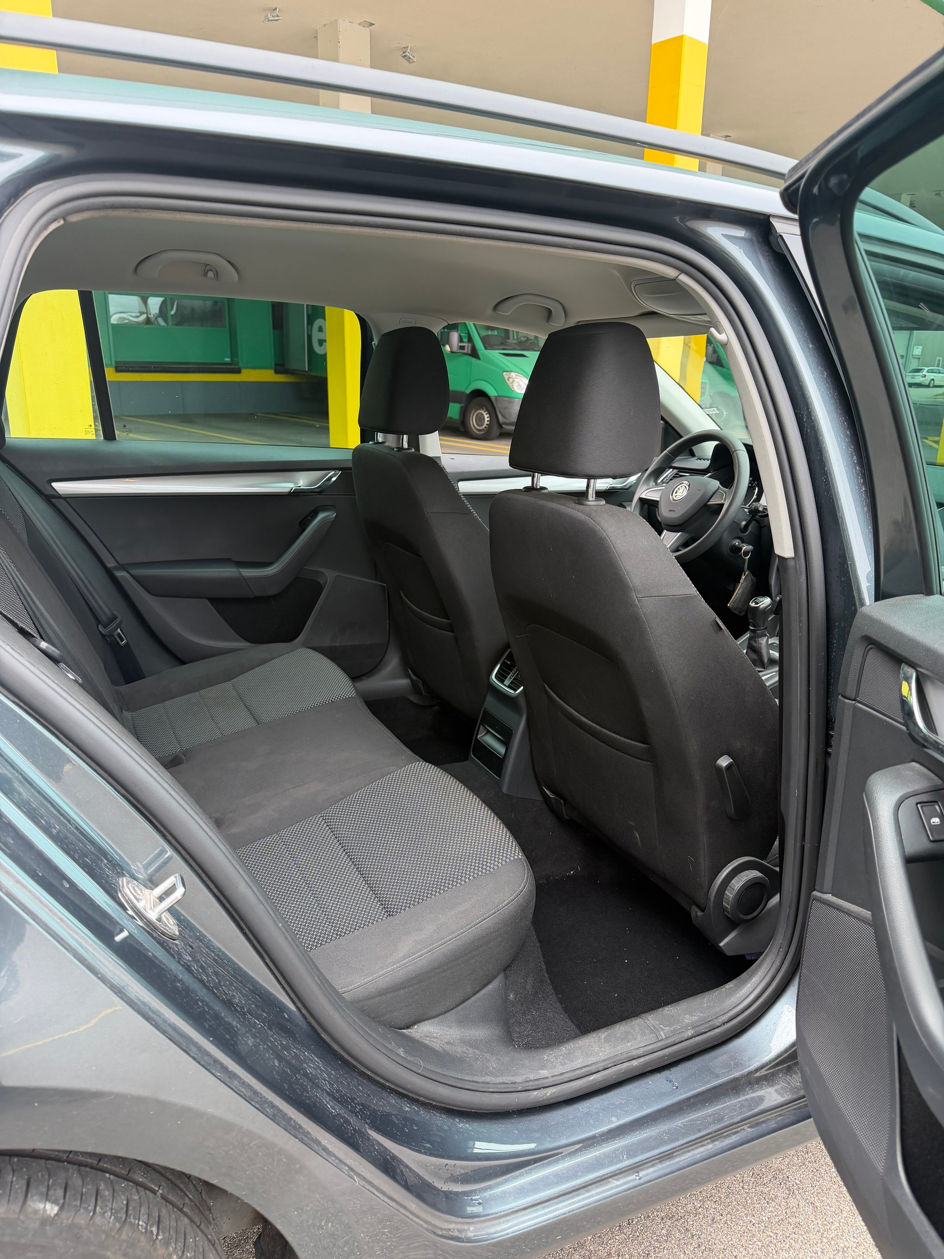 SKODA Octavia Combi 1.4 TSI Ambition-image-13