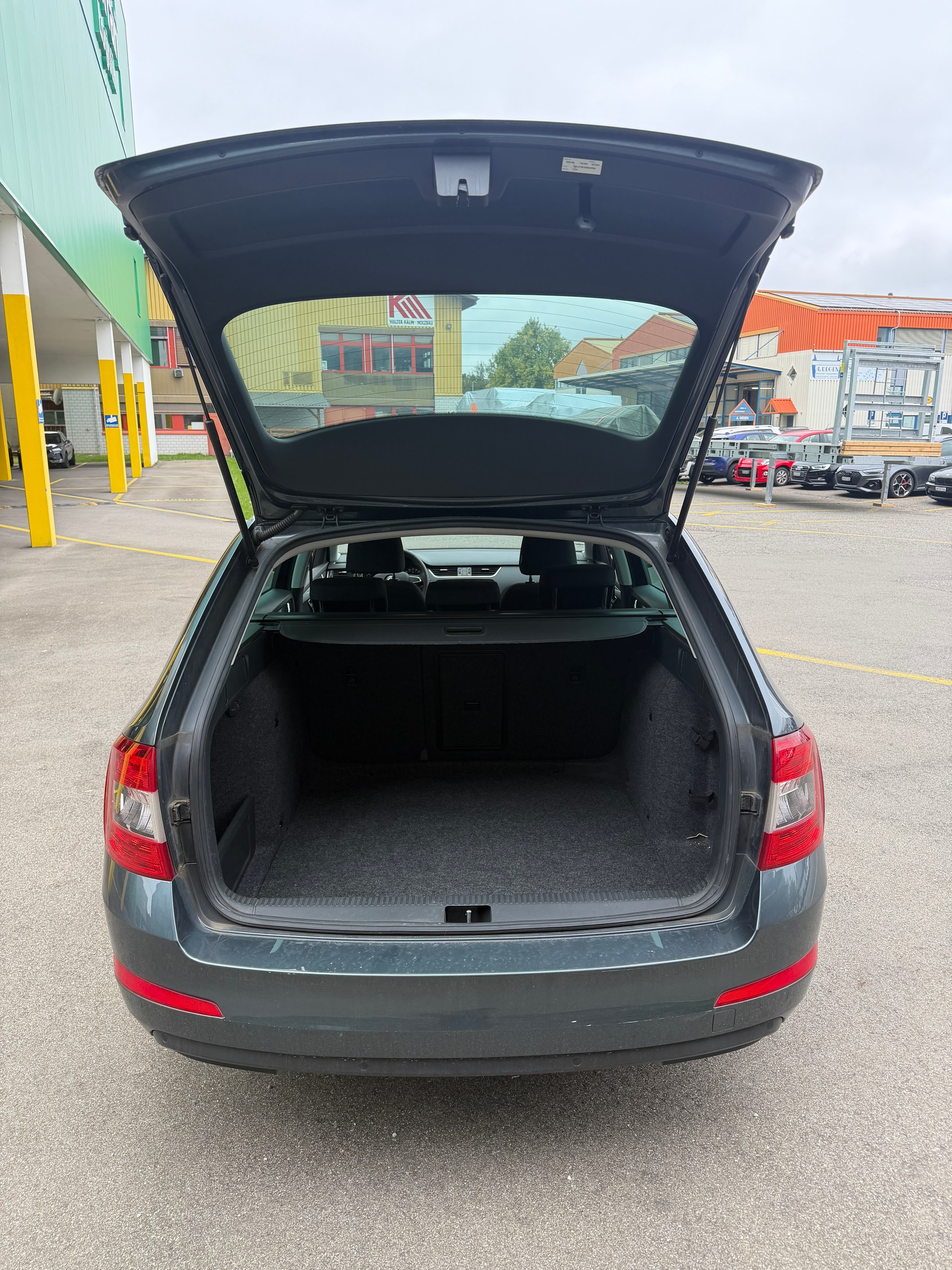 SKODA Octavia Combi 1.4 TSI Ambition-image-14