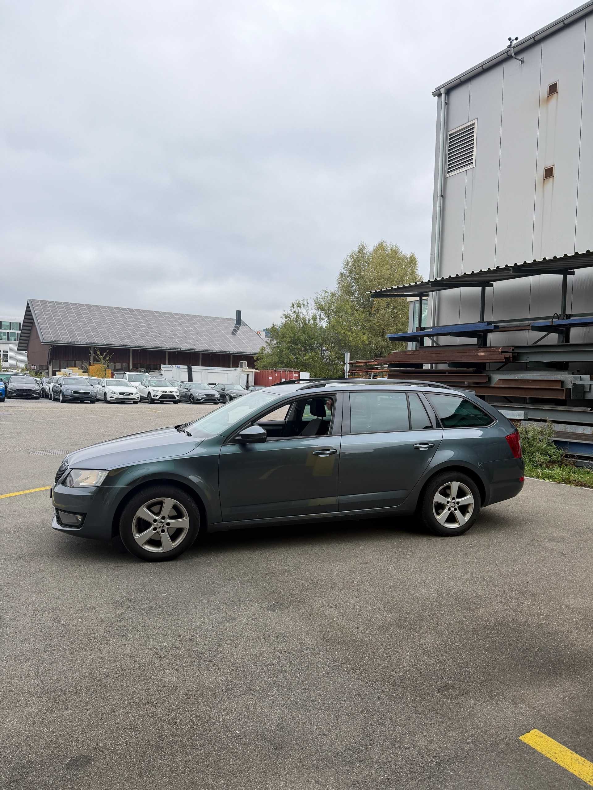 SKODA Octavia Combi 1.4 TSI Ambition-image-3