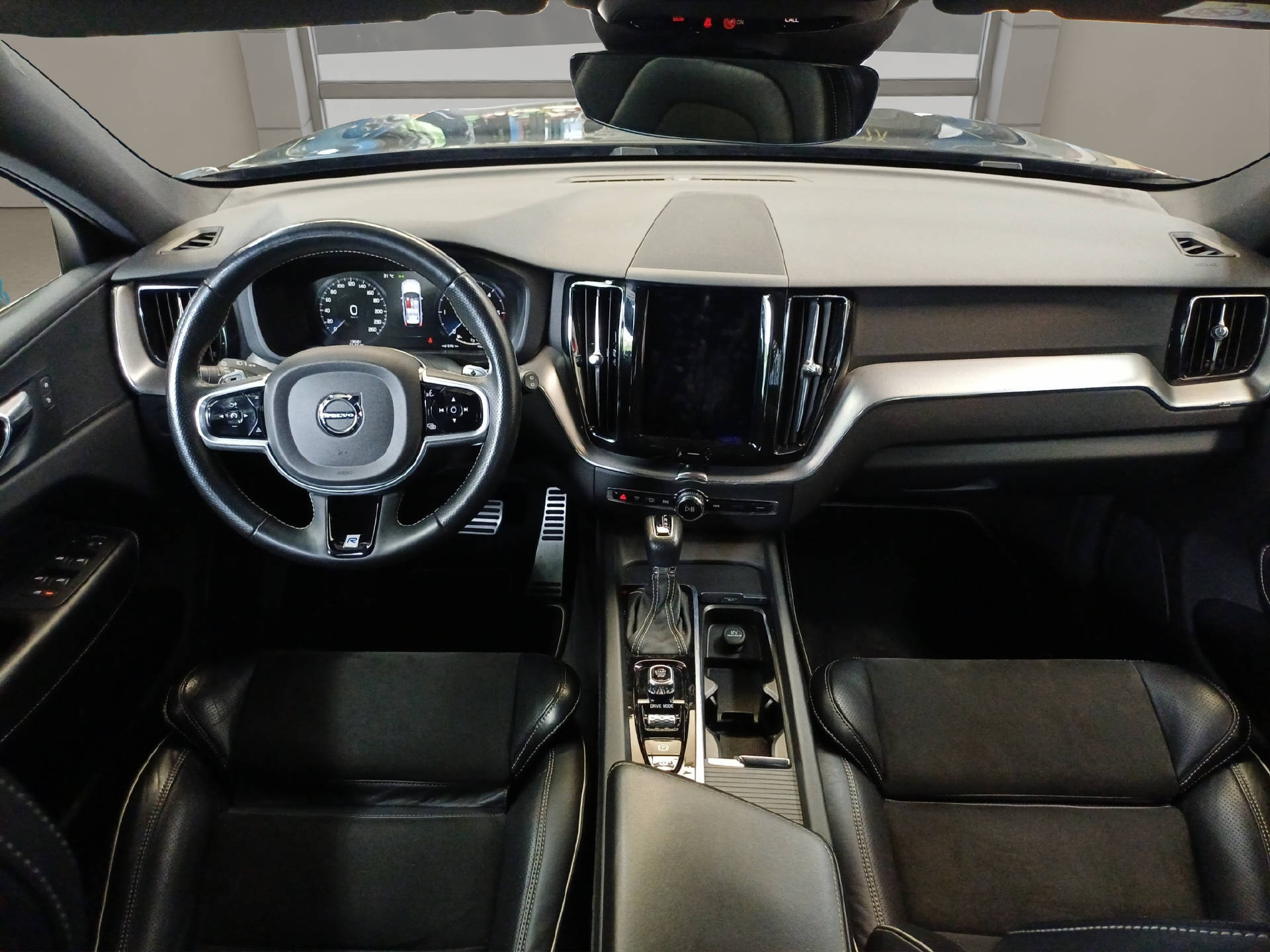VOLVO XC60 2.0 D4 R-Design AWD-image-11