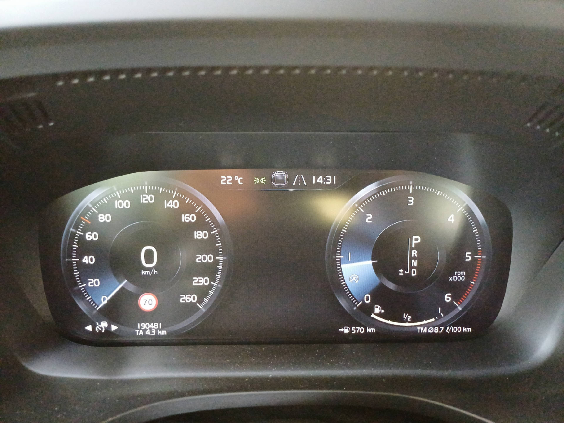VOLVO XC60 2.0 D4 R-Design AWD-image-9