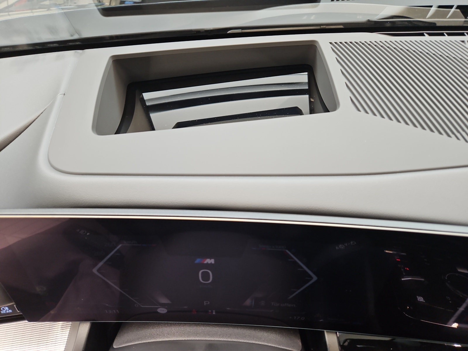BMW 520d xDrive Touring M Sport Pro 48V-image-18