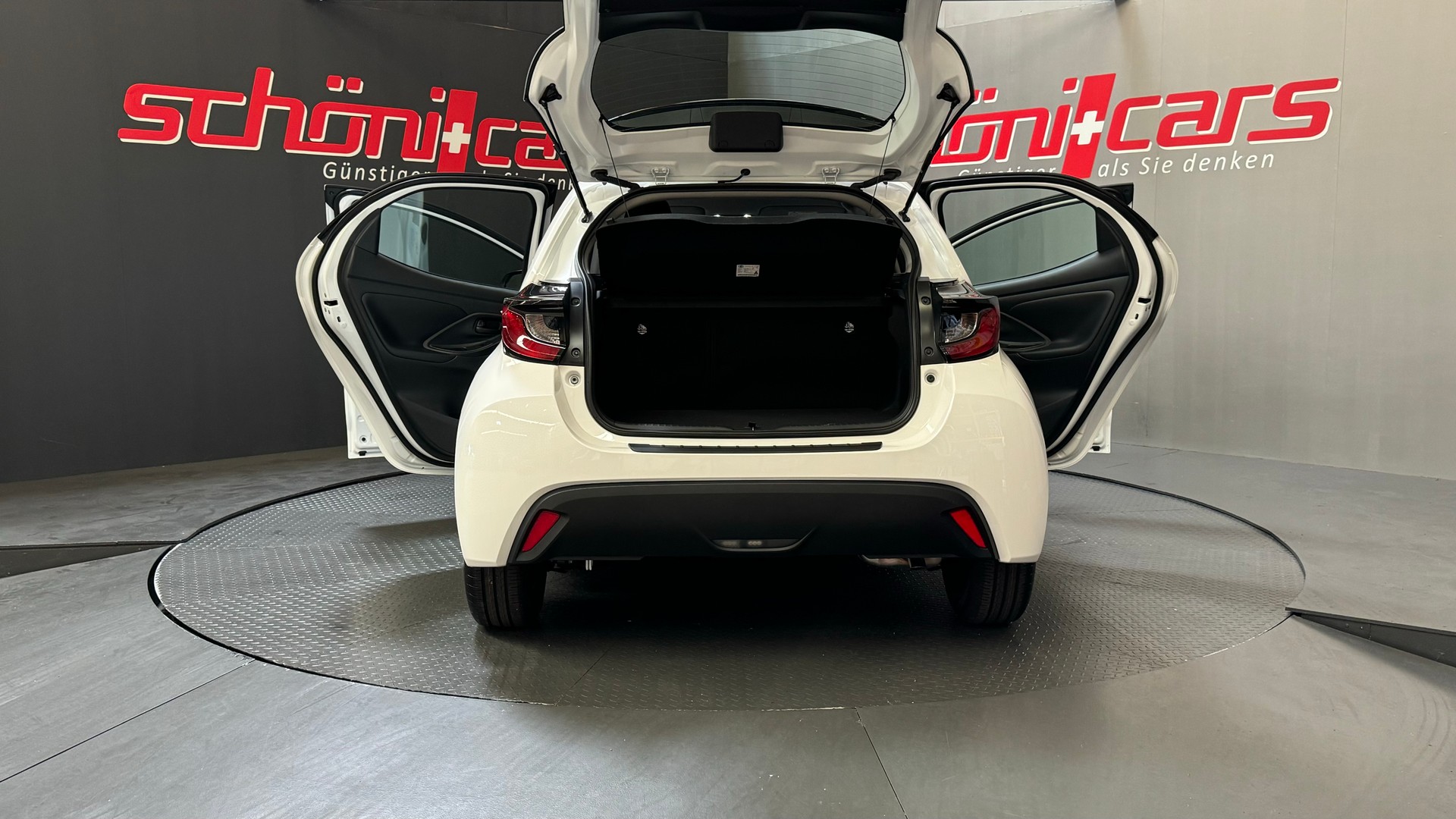 TOYOTA NEW Yaris 1.5 Comfort e-CVT-image-5