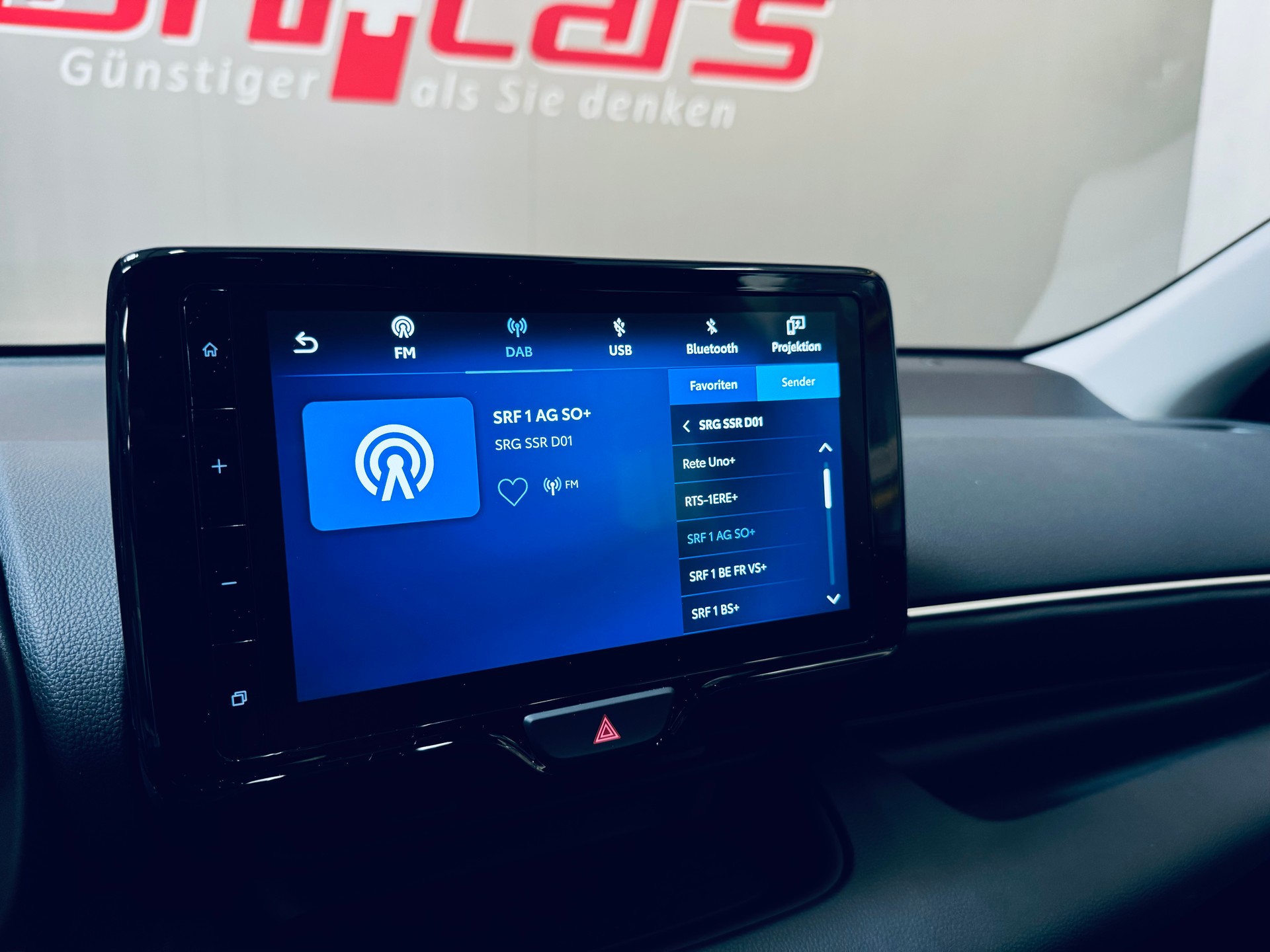 TOYOTA NEW Yaris 1.5 Comfort e-CVT-image-19