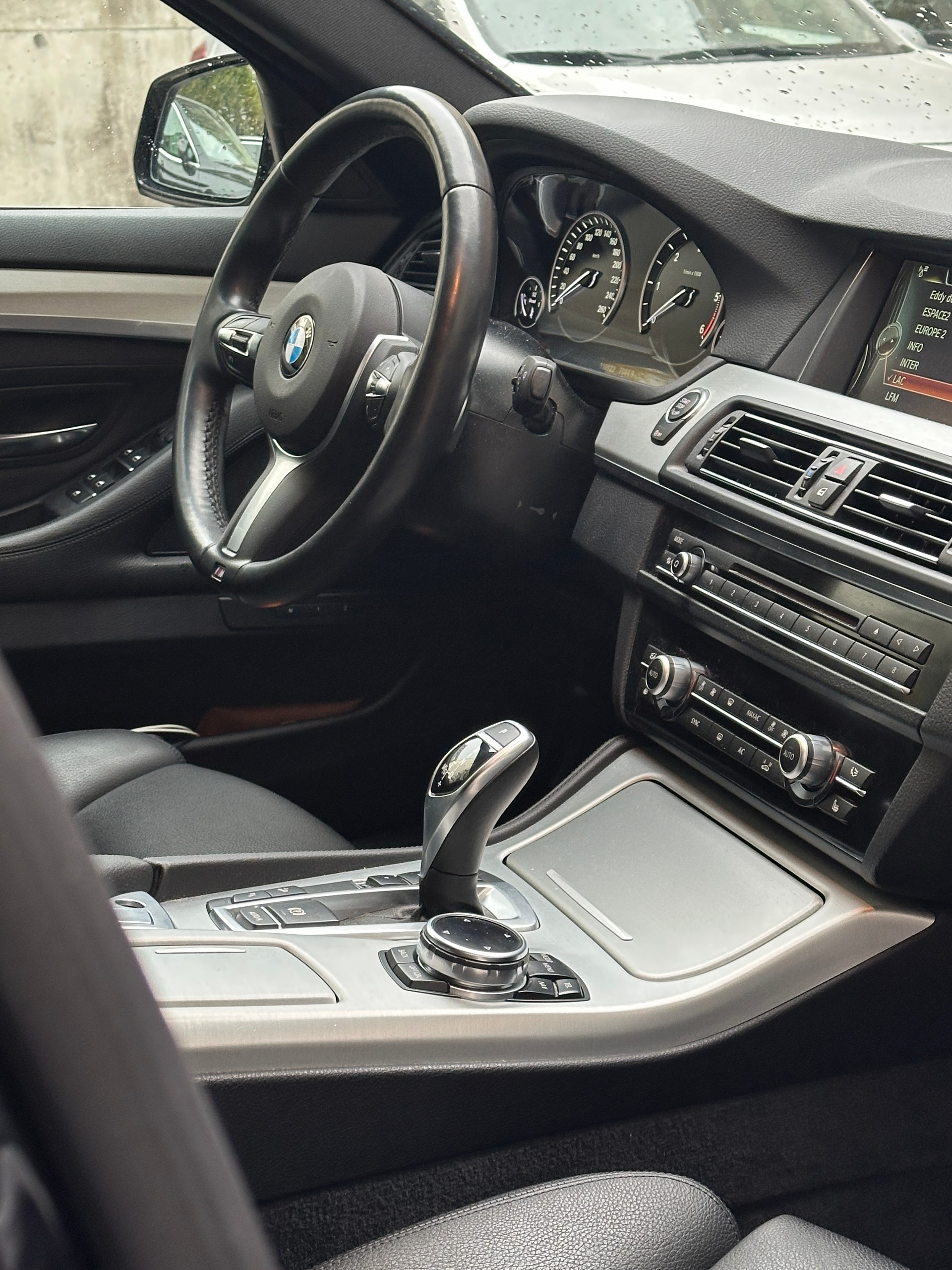 BMW 535d Touring M Sport xDrive Steptronic-image-10