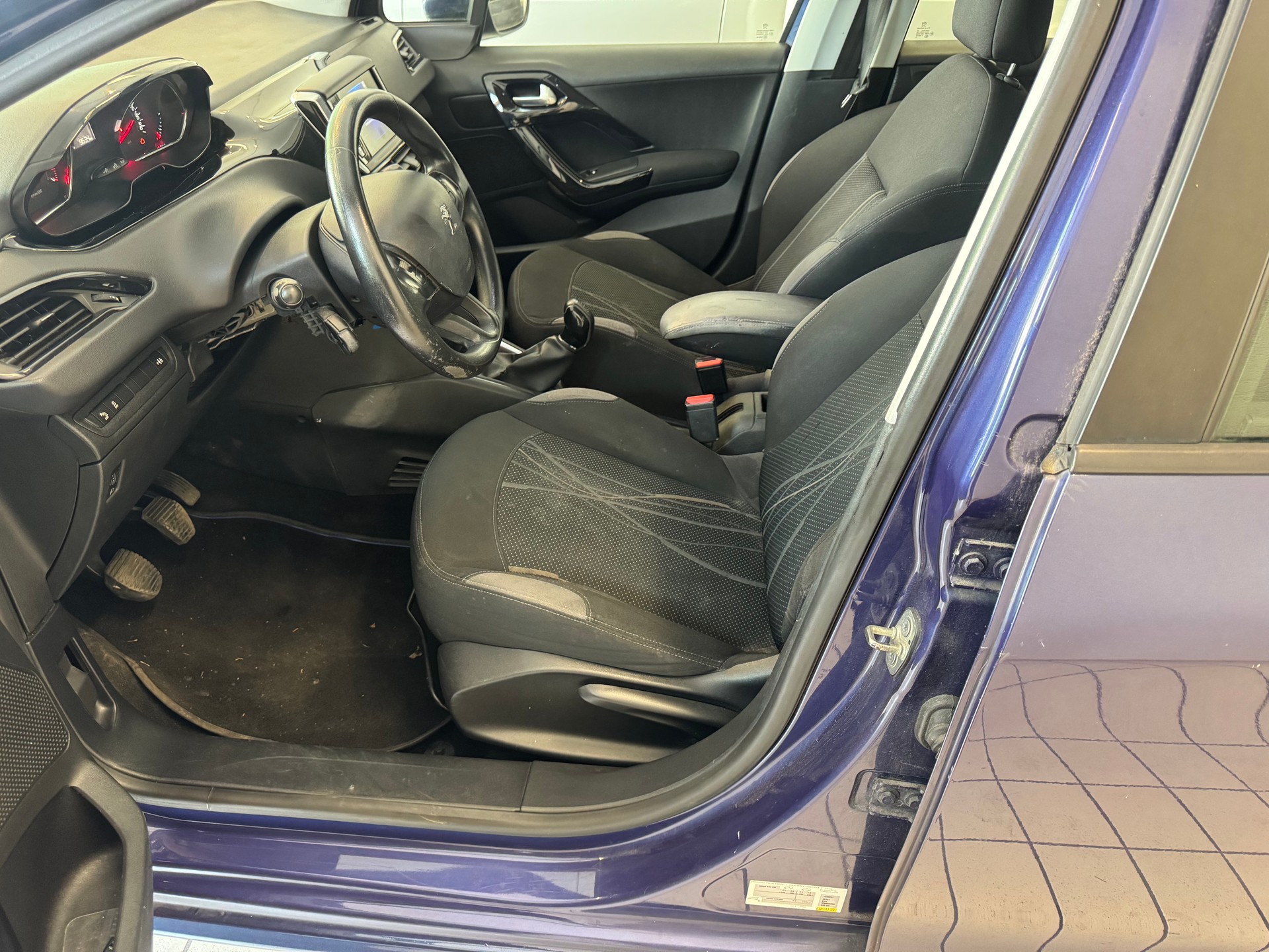 PEUGEOT 208 1.2 VTI Access-image-11