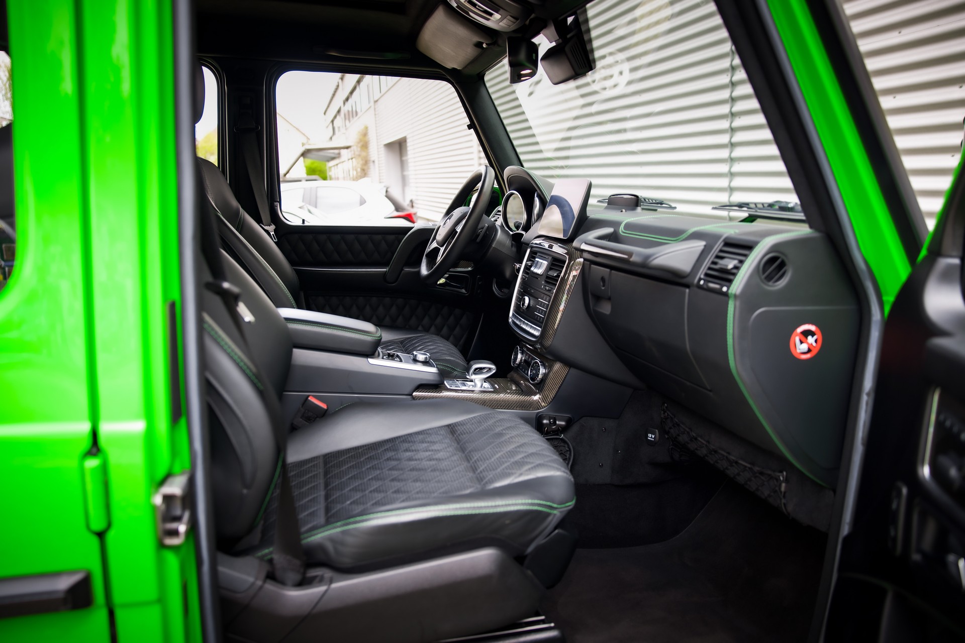 MERCEDES-BENZ G 63 AMG Exclusive Edition Speedsh. Plus 7G-Tronic CRAZY COLOR EDITION alien green-image-7