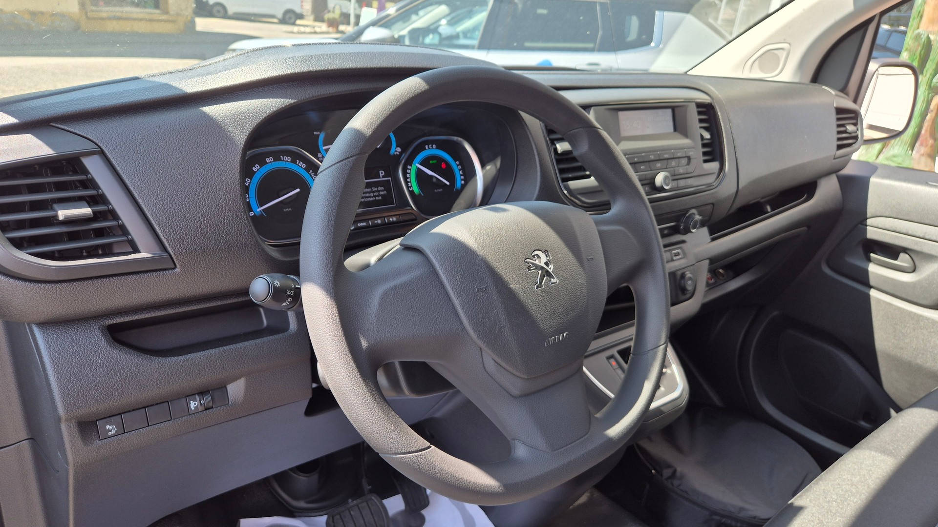 PEUGEOT e-Expert 50KWh Long / Helvetia-image-5