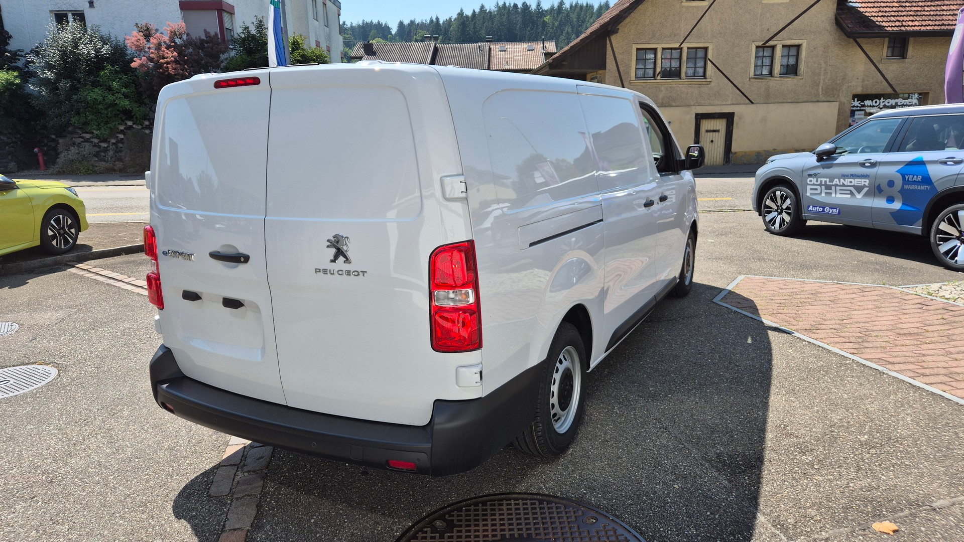 PEUGEOT e-Expert 50KWh Long / Helvetia-image-2