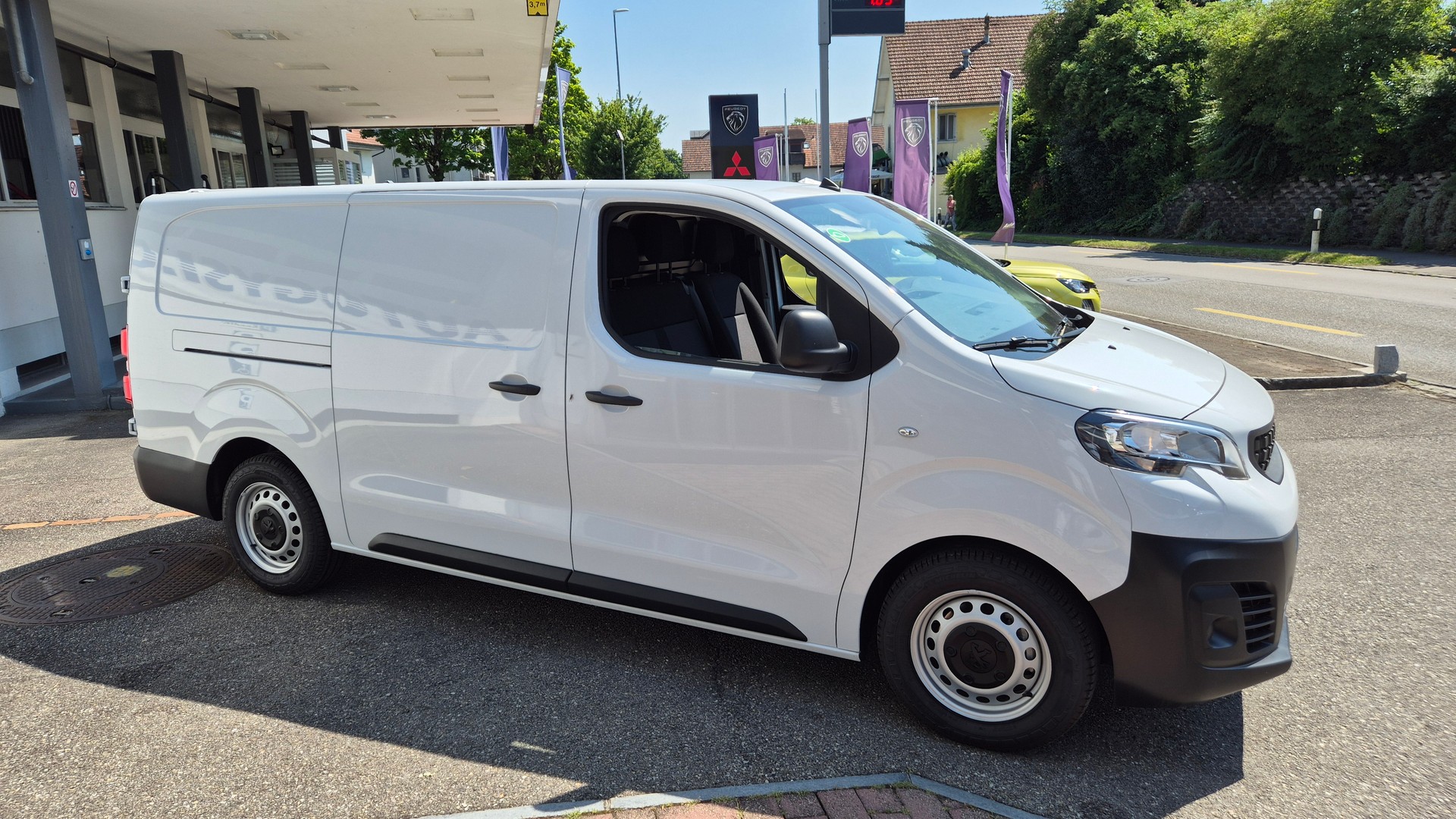 PEUGEOT e-Expert 50KWh Long / Helvetia-image-7