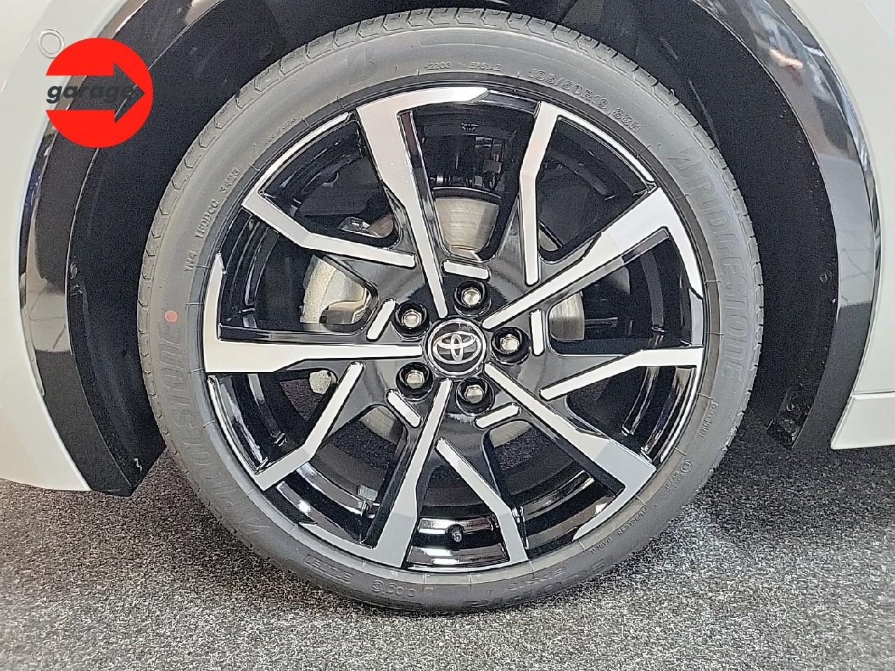 TOYOTA Prius 2.0 Plug-In-Hybrid Premium-image-9