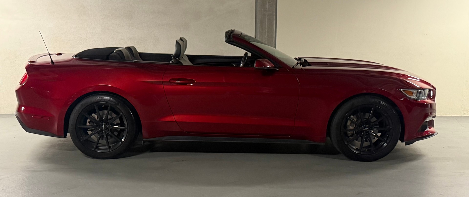 FORD Mustang Convertible 2.3 Automat-image-6