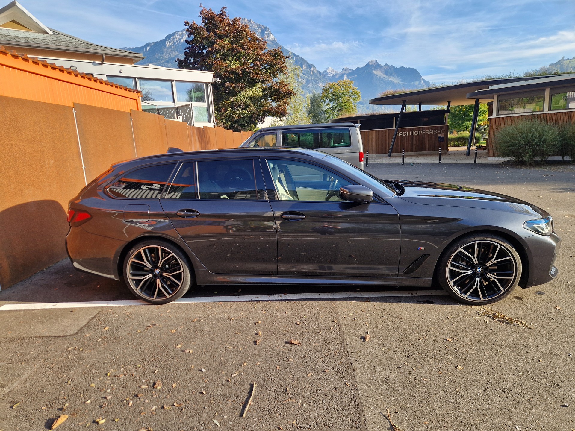 BMW 540i xDrive Touring - 48V M Sport Steptronic-image-3