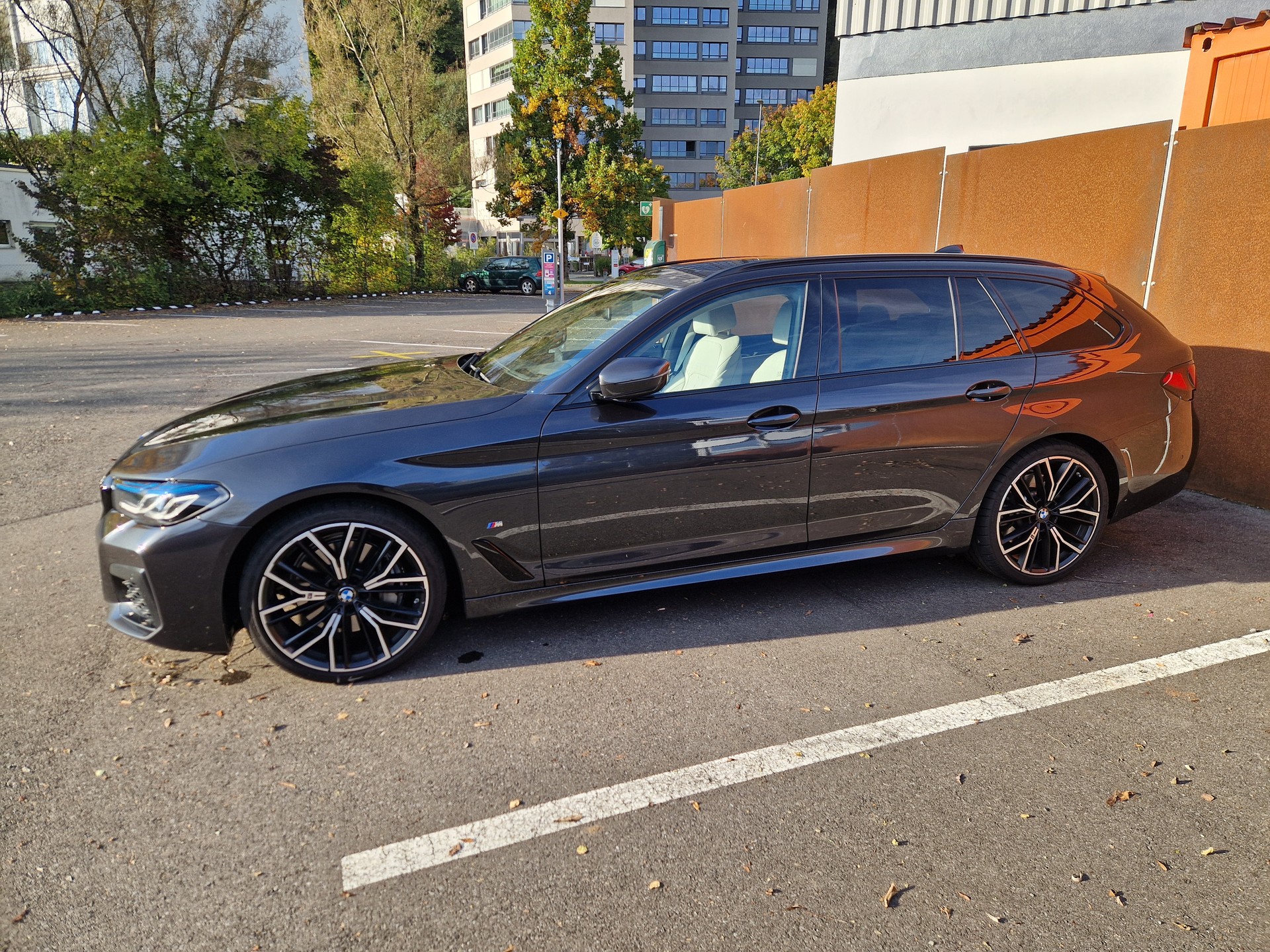 BMW 540i xDrive Touring - 48V M Sport Steptronic-image-4