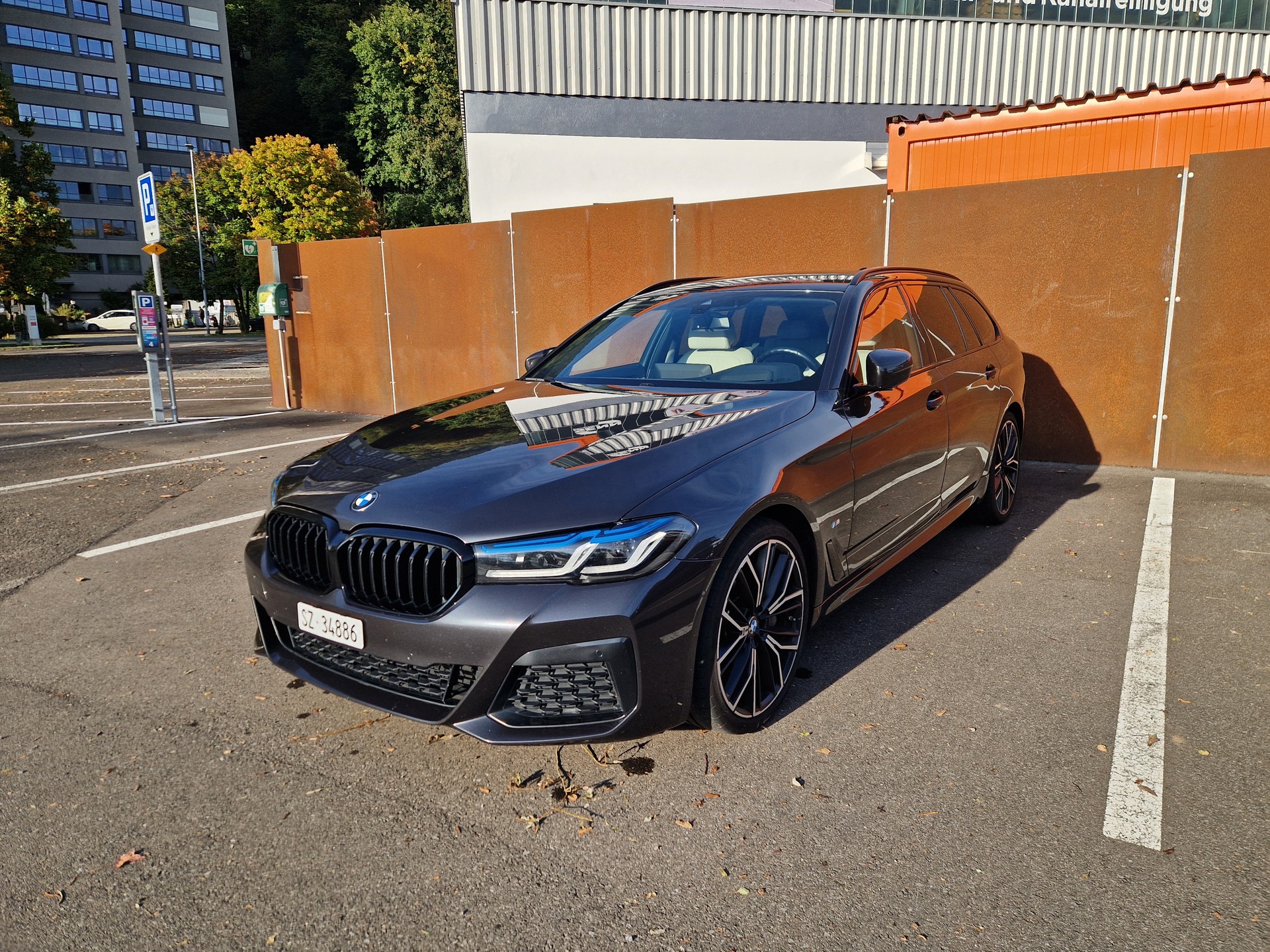 BMW 540i xDrive Touring - 48V M Sport Steptronic-image-2