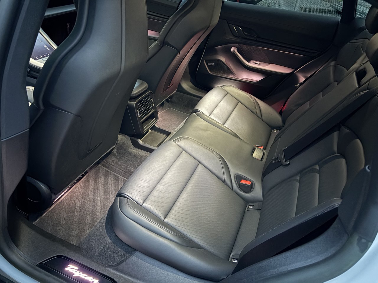 PORSCHE Taycan 4 Cross Turismo Performance Batterie Plus 93.4 kWh-image-11