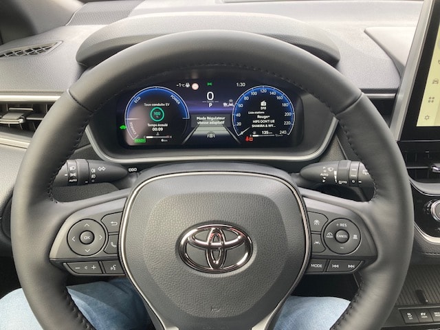 TOYOTA Corolla Cross 1.8 Trend e-CVT-image-15
