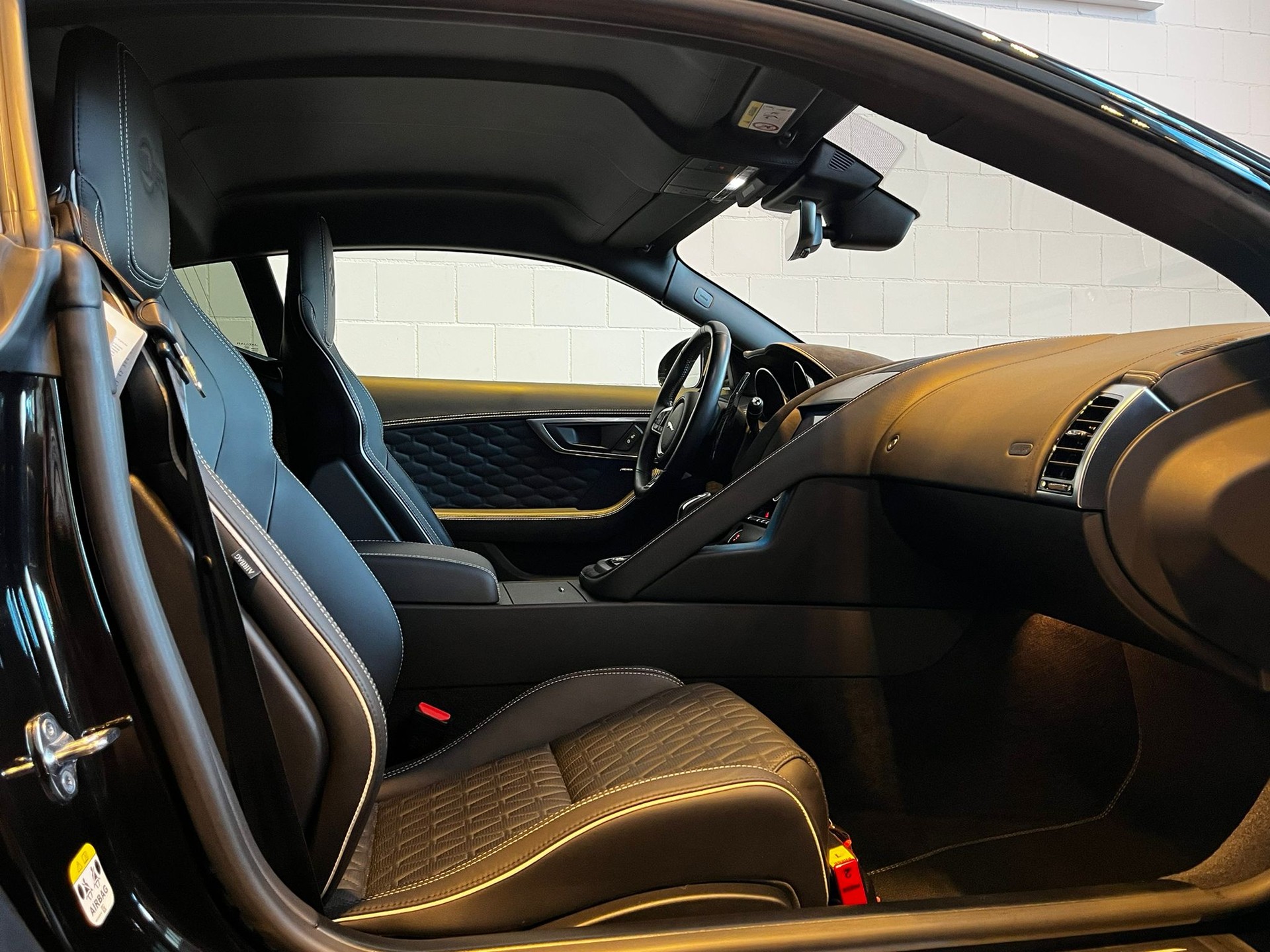 JAGUAR F-Type Coupé 5.0 V8 S/C SVR AWD Automatik-image-14