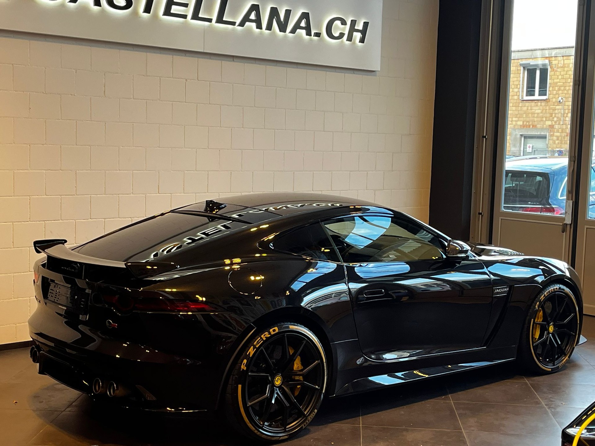 JAGUAR F-Type Coupé 5.0 V8 S/C SVR AWD Automatik-image-6