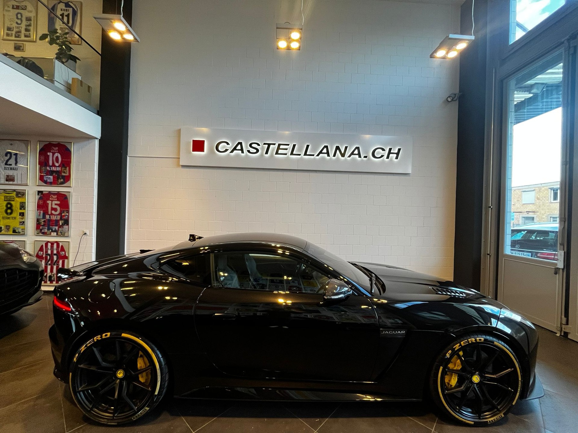 JAGUAR F-Type Coupé 5.0 V8 S/C SVR AWD Automatik-image-4