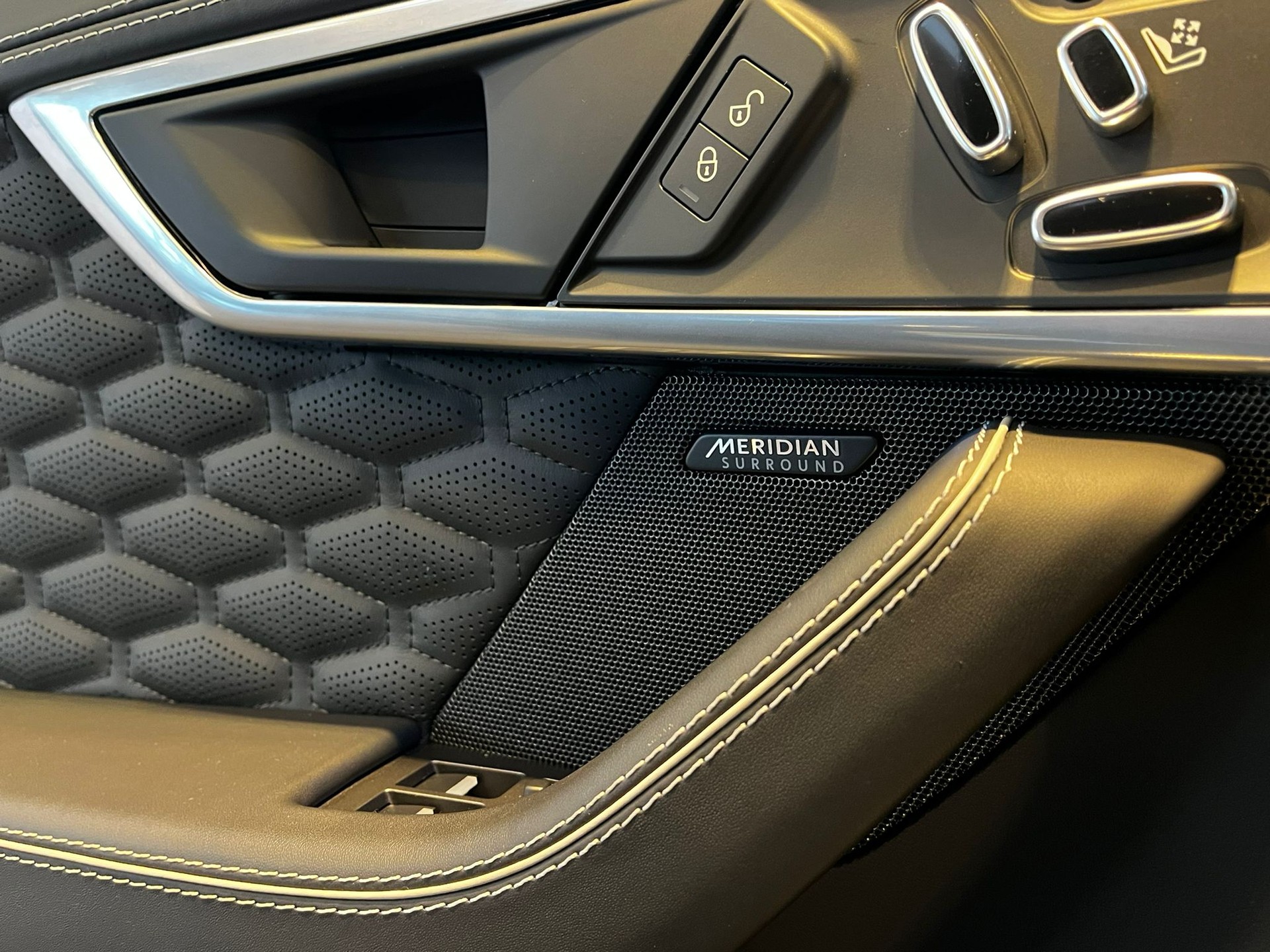 JAGUAR F-Type Coupé 5.0 V8 S/C SVR AWD Automatik-image-16