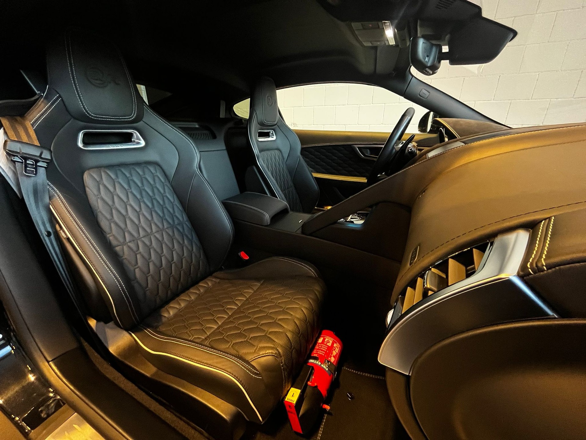 JAGUAR F-Type Coupé 5.0 V8 S/C SVR AWD Automatik-image-15
