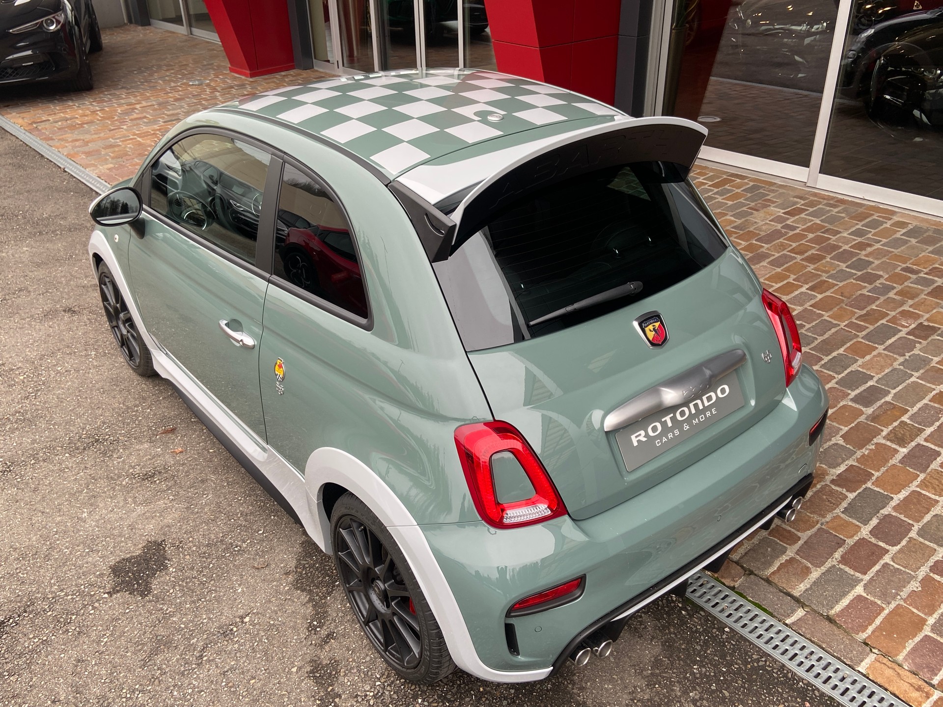 FIAT 695 1.4 16V Turbo Abarth 70 Anniversario-image-16
