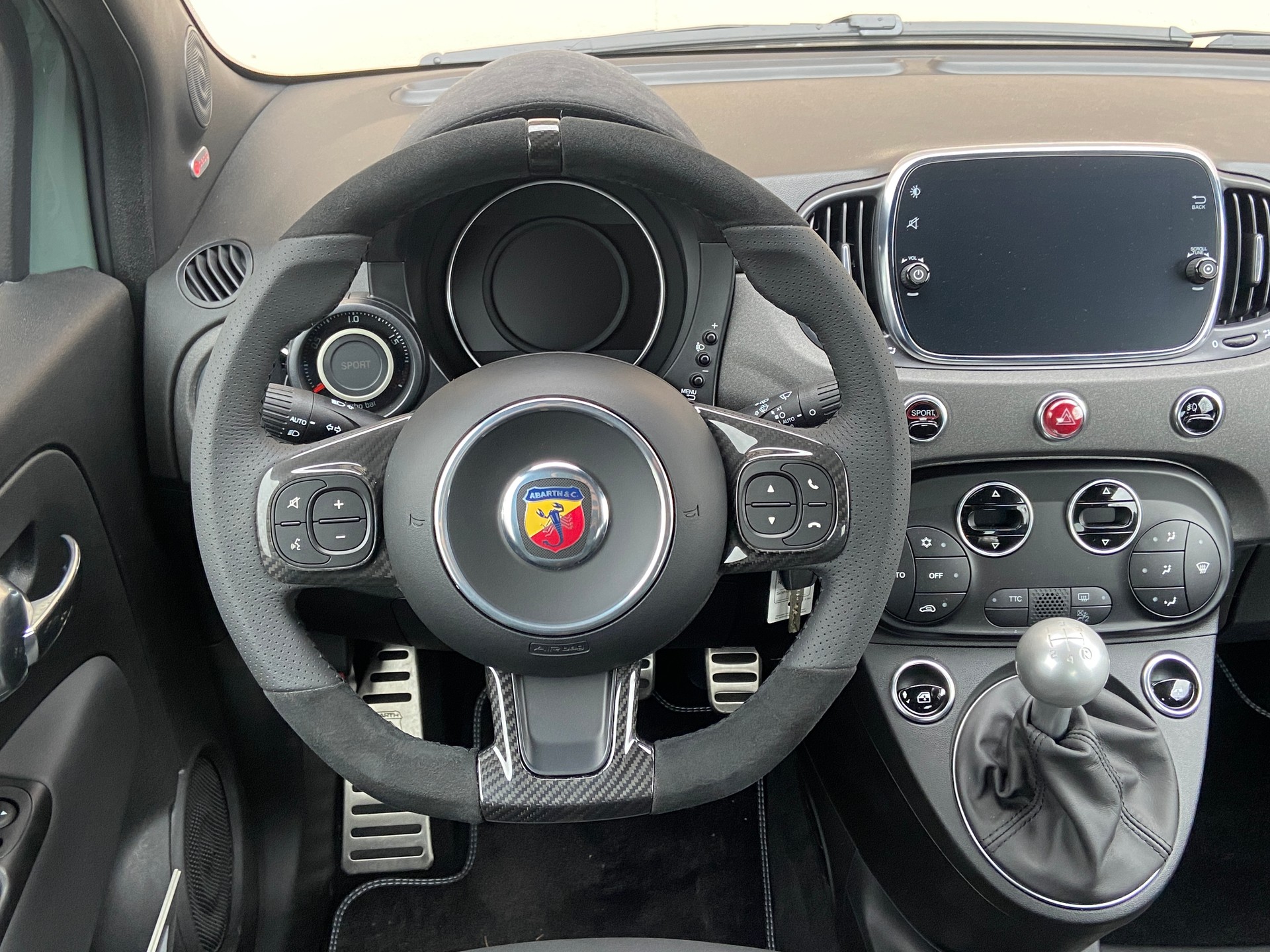 FIAT 695 1.4 16V Turbo Abarth 70 Anniversario-image-9