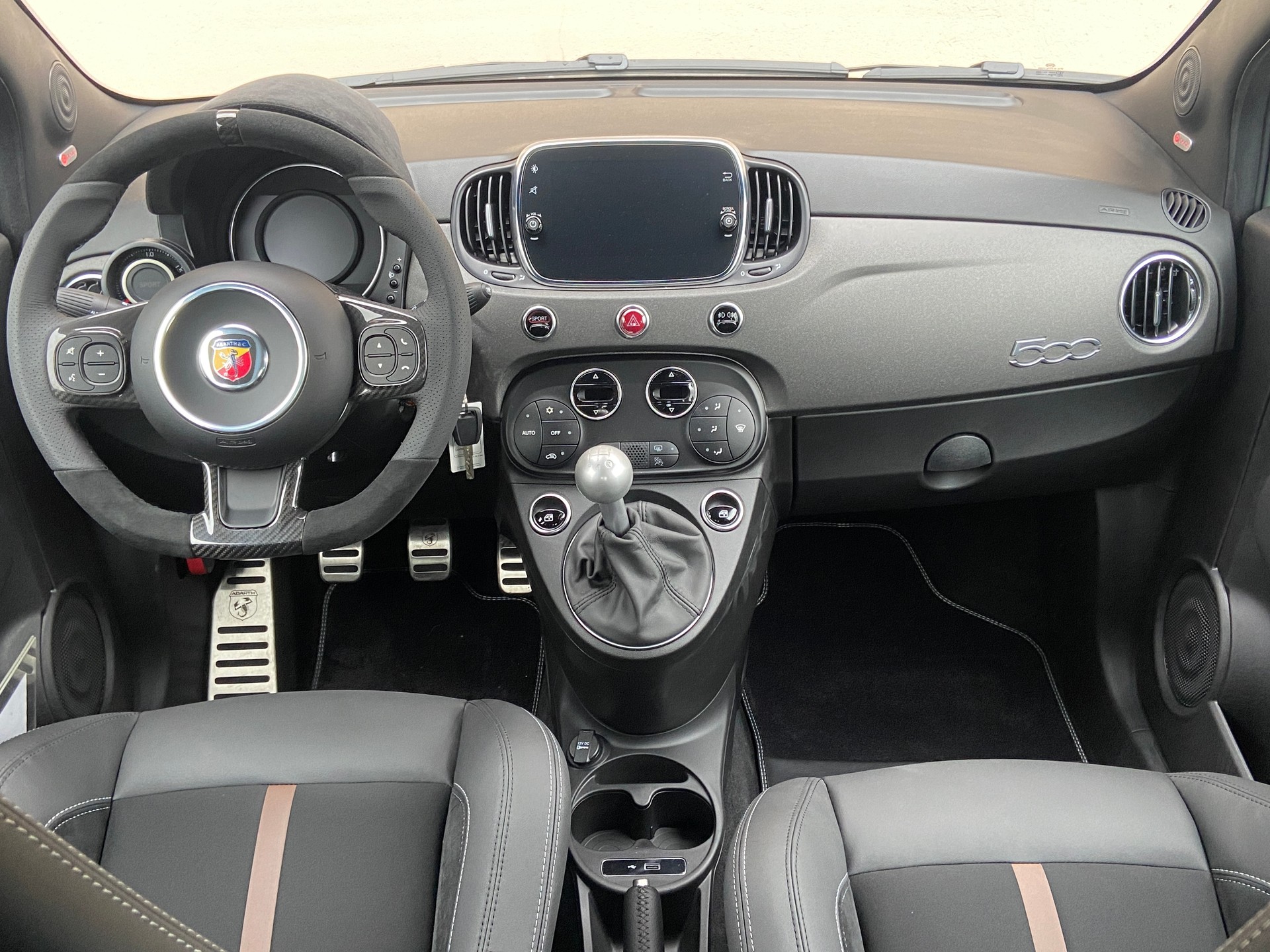 FIAT 695 1.4 16V Turbo Abarth 70 Anniversario-image-5