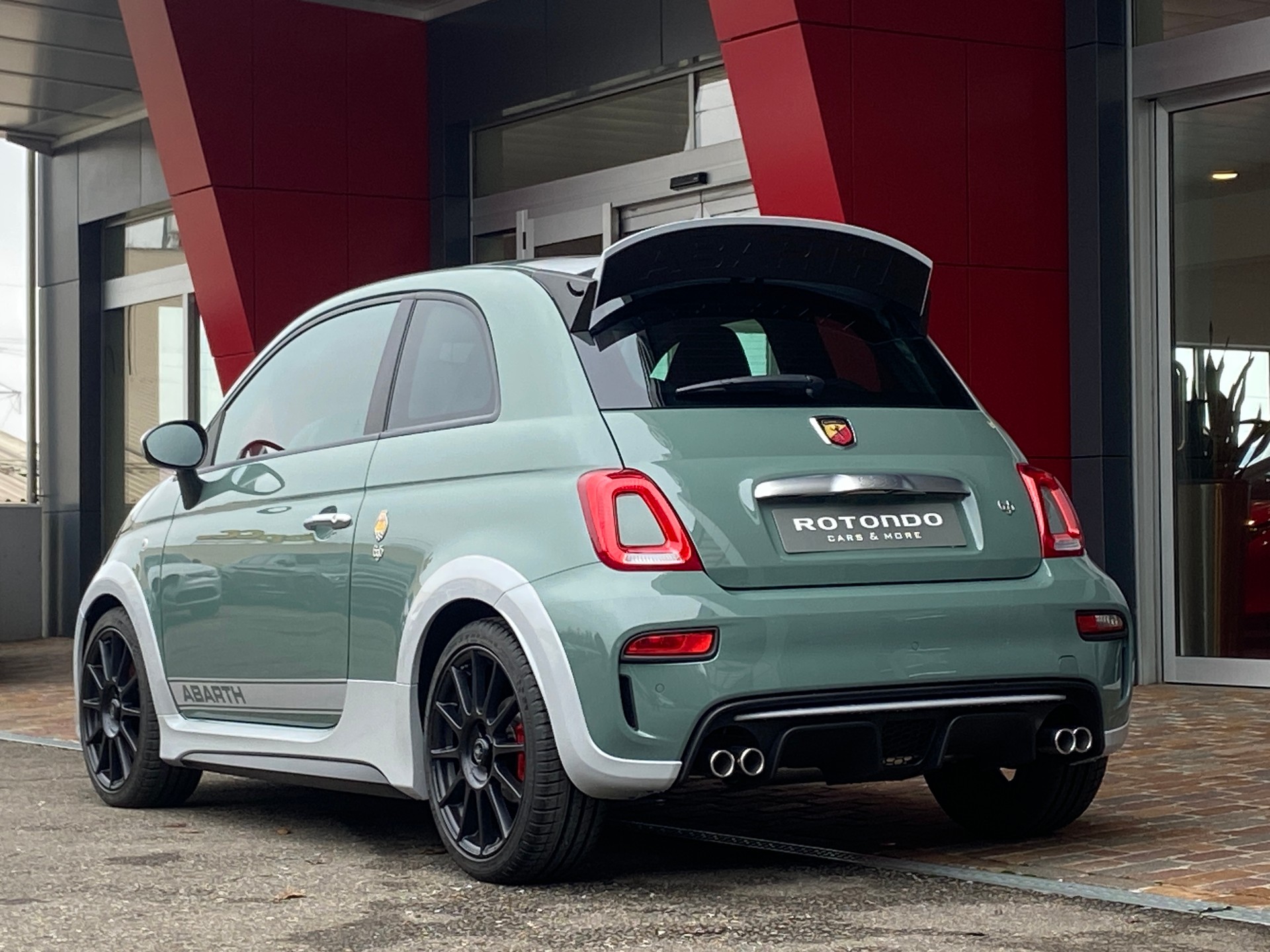 FIAT 695 1.4 16V Turbo Abarth 70 Anniversario-image-15