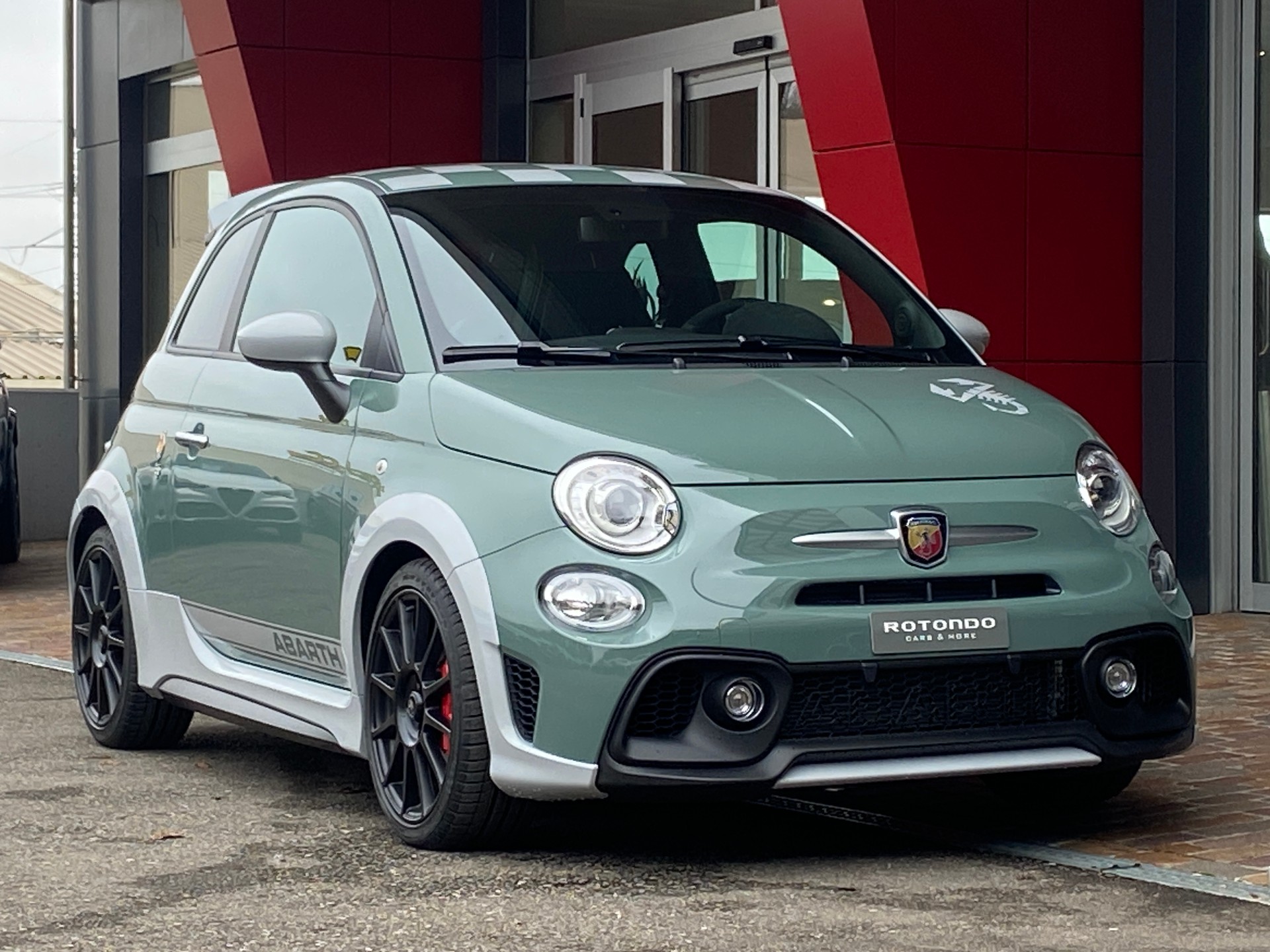 FIAT 695 1.4 16V Turbo Abarth 70 Anniversario-image-13